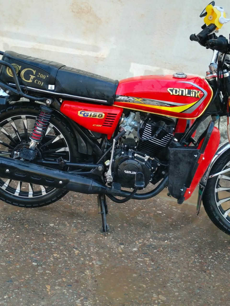 السلام عليكم 
دراجة سونك 2025 نازلة بداية 2026 اوراق كارتونية محرك 200cc نظيفة وخير من الله ما مشتغلة دليفري من الشغل للبيت تايرات جديدة كهربائيات كلها شغالة على حسب الأصول 
السعر 800 الف وبي مجال بسيط 
رقم الهاتف ***********
مكان حي اور نهاية سبع قصور
