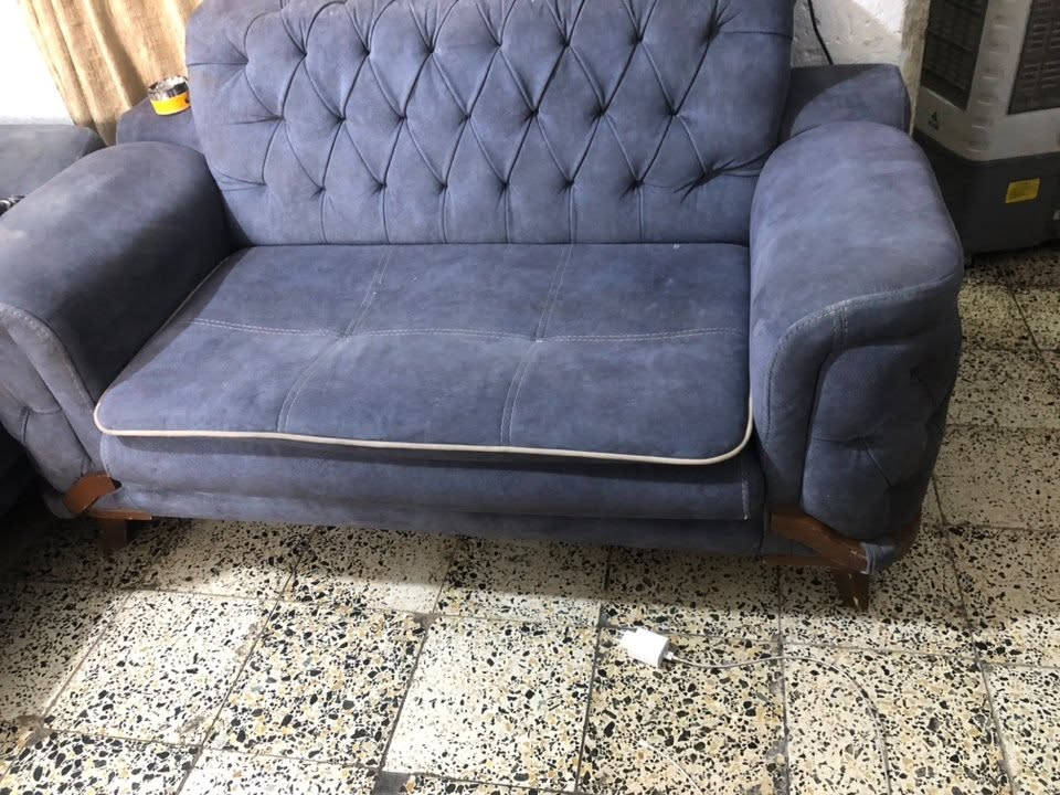 البيع قنفتين ثلاثيه وحده نفرين وكرسين عشر مقاعد السعر ٢٥٠بي مجال الرقم ***********
