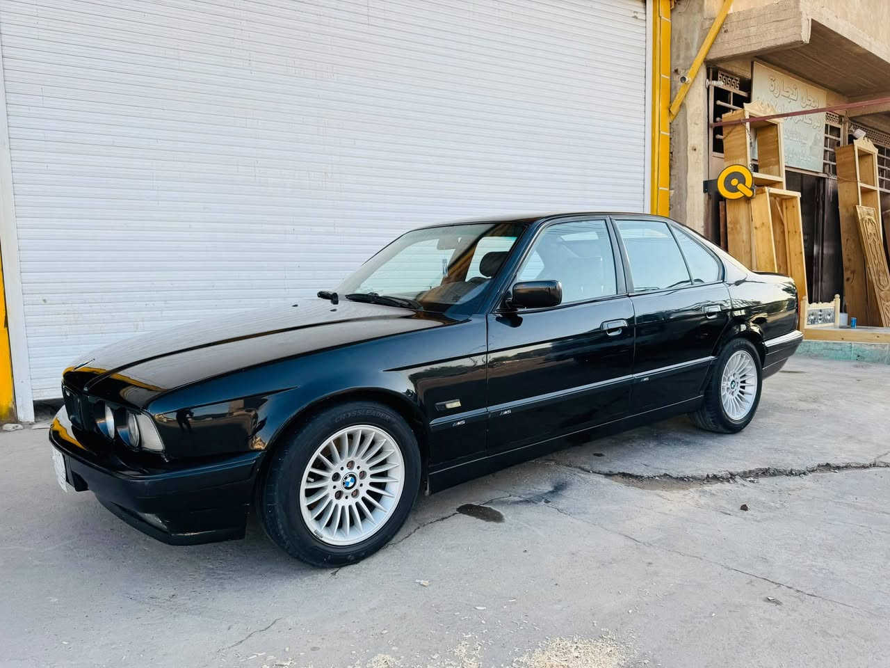 525 مسكر عدل اصل بليته وسنويه موديل 92 رقم بغداد مكفوله من الگص والخياس مصبوغه فرن للجمالية فقط
بدون دواخل السياره بدون حادث جاهزه ومابيها برغي نقص متصرف عليها الف ! 
السياره ناعمه وترايها مال حديث 
الگير والمحرك جدد بشرط لا تنقيص ولا تبخير ولا ريحة غاز  وبطناش ونشاط فول 
كهربائيات كلها بلاد وشغاله بدون تلزيك وبدون جطلات 
منظومة التبريد كلها جديده مجمده 
الحداديه كلها جديده من الطول للطول 
تخم تاير وباتري جديد 
الحماوه تحت النص صيف و شتاء ثابته 

المواصفات فول 
فتحه سلايت 
بچم عريض اصل 
كشنات كهرباء جلد اسود 
دبل ايرباك 
تحكم ستيرن صاج 
صاج ملكي 
اربعة جام كهربائي 
بردة كهرباء
سنتر لوك وسويج ريمونت 
بجم دخاني بلاد 
اكسل 23 بطناش ومعدل 
العنوان بابل مركز المدينه
525 مسكر عدل اصل بليته وسنويه موديل 92 رقم بغداد مكفوله من الگص والخياس مصبوغه فرن للجمالية فقط***********
