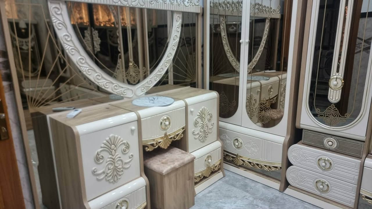لبيع غرف نوم ١١ قطع 
نضيفي ستعمال قليل 
مليوان 850
رقم تلفوان ***********
