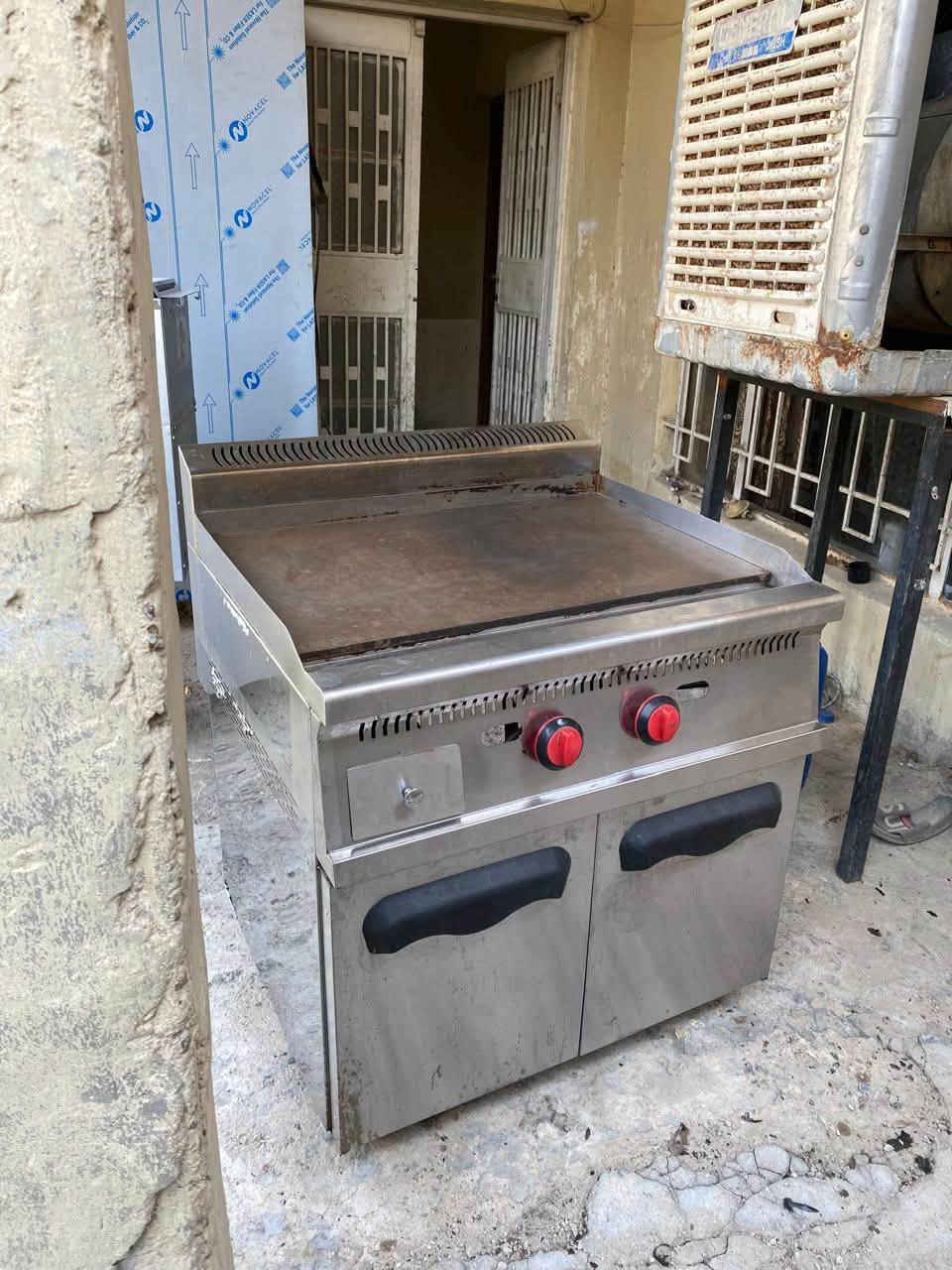 السلام عليكم/كريل نضيف جدا مستخدم 3اشهر فقط ماخذه بمليون اريده 850 + الشراي يدخل ادزله فيديوهاته ونضافه الكريل 
***********
