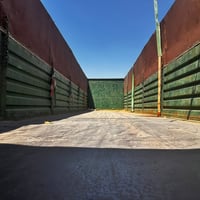 ٤ دناكير • طول ١٢،٦٠م • ثلاجة ومطبخ