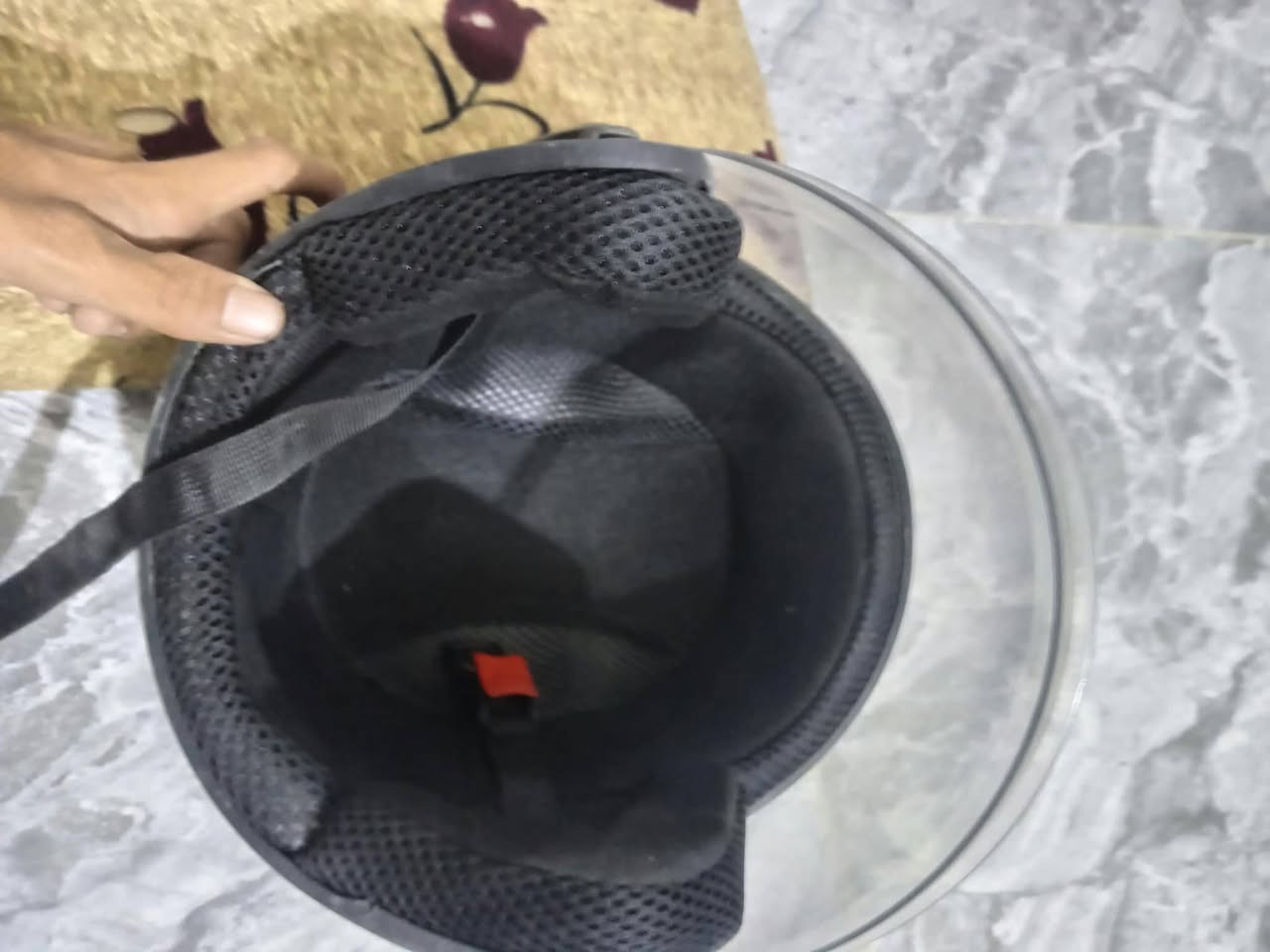 خوذة دراجة • جديدة • ما ملبوسه
