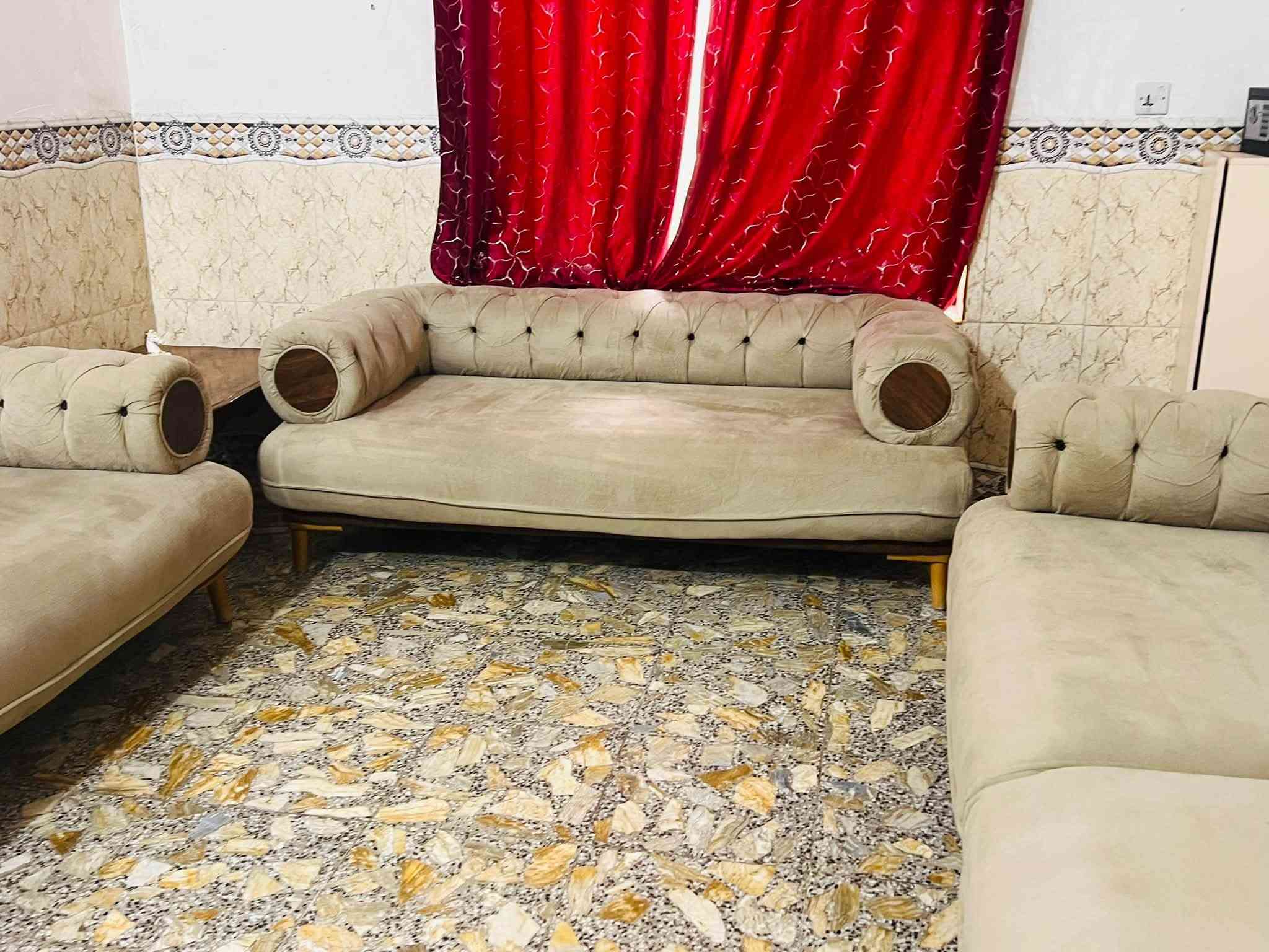 تخم تركي ٨ مقاعد نضيف جدن ثلاجه جام وجهه اخت جديده ميز طعام زان كلاسك تخم تركي ١٠ مقاعد بدون كراسي نضيف جدن طباخ مصري نضيف مكان مدينه الصدر ***********
