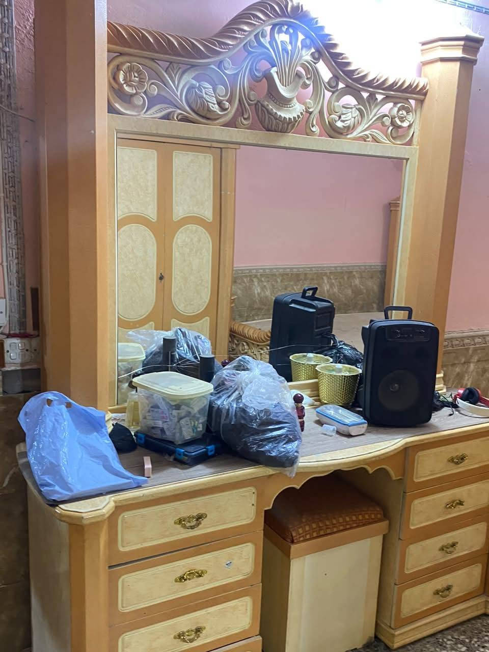 غرفة نوم كويتيه نظيفه مع دوشگ جديد السعر450 الف وبيهة مجال العنوان الديوانية حي الامام الصادق الخصيمه ***********
