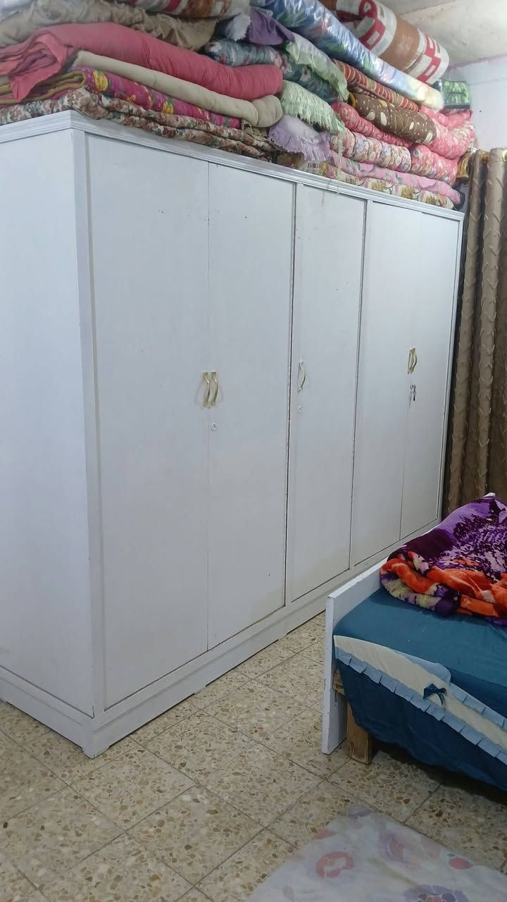 غرفة عراقية • ٥ أبواب • بيها مجال