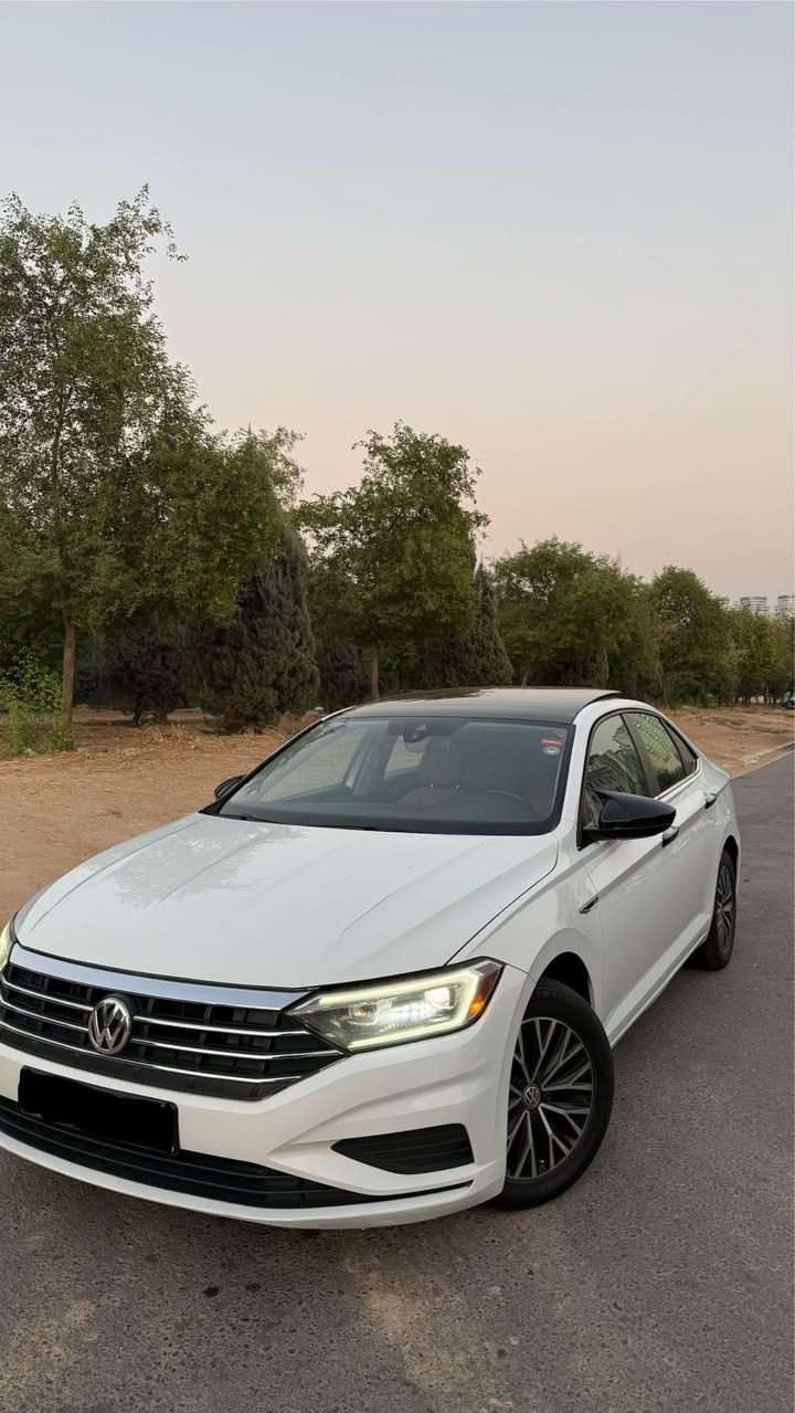 Jetta 2019 sel 
مواسەفات کەنەدی
پێش و پشت کەپس 
-رادار پێشەوە
-رادار پشتەوە
-راداری تەنیشت
-خەتی جادە
-فول لایت ئەوتۆ
-فڵچەی جام ئەوتۆ
-گێچ ئەلیکترۆنی
-پانۆراما
-سیدی بۆکس
-لیدی ناوەوە
-٣مۆدی لێخورین (نۆرماڵ-سپۆرت-ئیکۆ-کەستم) 
-کوشن هیتەر 
مواسەفاتی زۆر جوان و سەیارەیەکی زۆر خاوێن 
                                                                           
( ١٤٨،٠٠٠km)   ماوەی رۆیشتوو
سەنەوی و هەزە و هەموو شتێکی تازە کرایتەوە
٢ پارچە سوبغە دەرگاو چاملغی سەکن
ئەیرباگی بەس شان تەقیە
گێر و مەکینە بەشەرت

                                                                          14,500$
                                                              *********** أربيل, العراق
