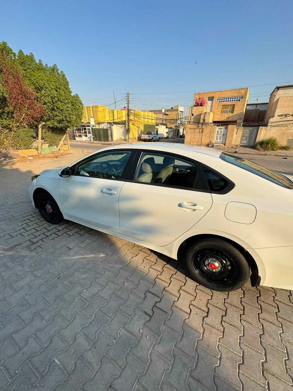 سيراتو 2023 رقم بغداد باسمي 
ماشيه 90 الف 
مكينه 2000
بيها بارد بسيط دور الجاملغ الخلفي والباب الخلفي
مكاني نجف 
السعر 158 بيها مجال بسيط 
***********
