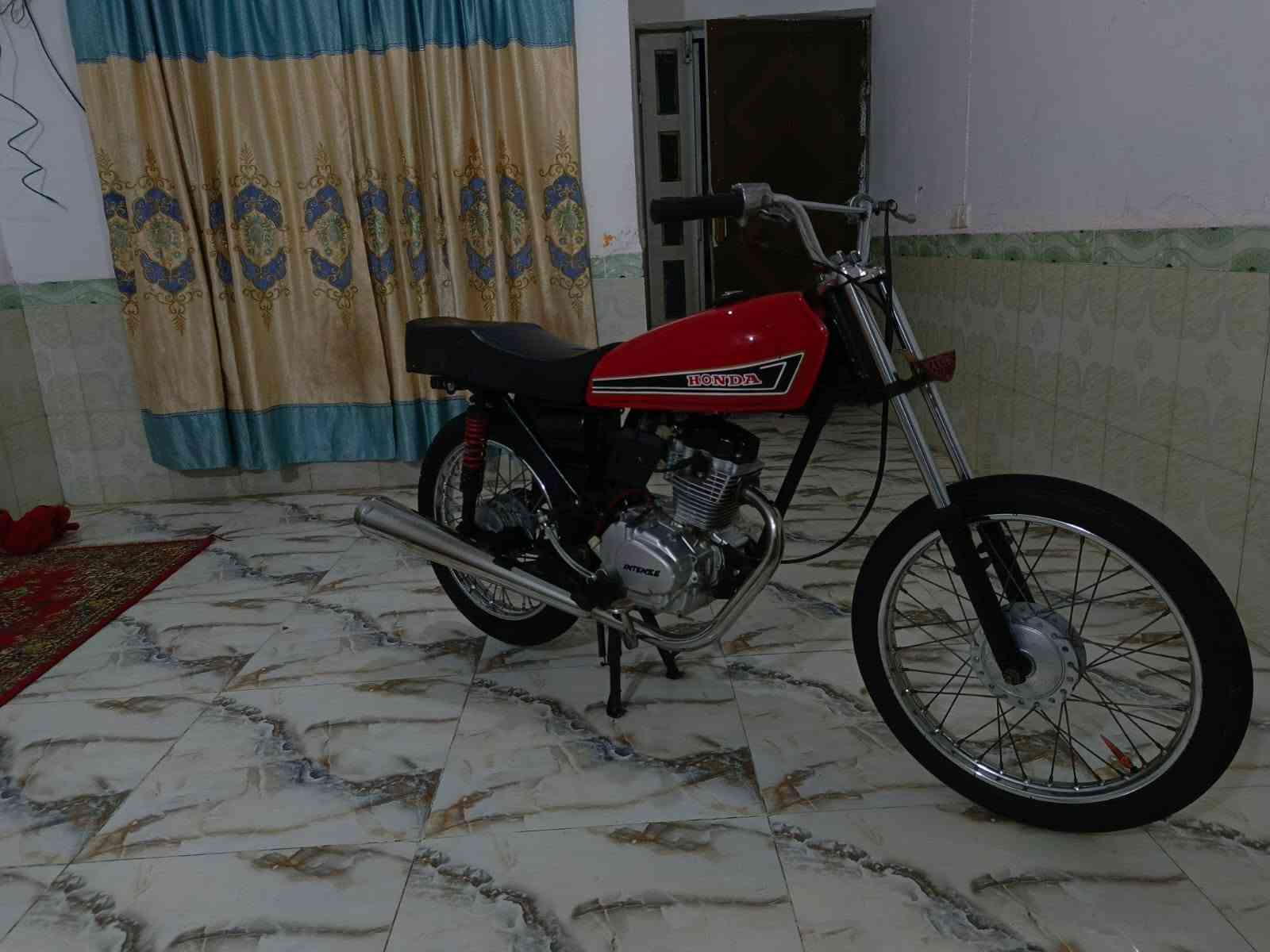 سلام عليكم دراجه كلك البيع محرك جديد دراجه عوزه بس سبايدر رجائن المايشتري لا يخابر ولمايعرف لا يكسر بحلال الناس  المكان قلعه سكر عكيل الرقم ***********  اثير ***********
