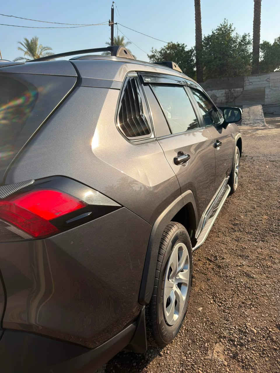 السلام عليكم
راف فور أمريكي موديل 22 بانزين 
مواصفات LE  فور ويل 6 أنظمة قيادة 
حادثها بسيط ؏ خاص ادزلك حادثها 
ماشيه 116 كيلو السيارة حلوه وجديده بمعنى الكلمة استخدام شخصي السعر 230 وبيها مجال *********** اتصل وتدلل
