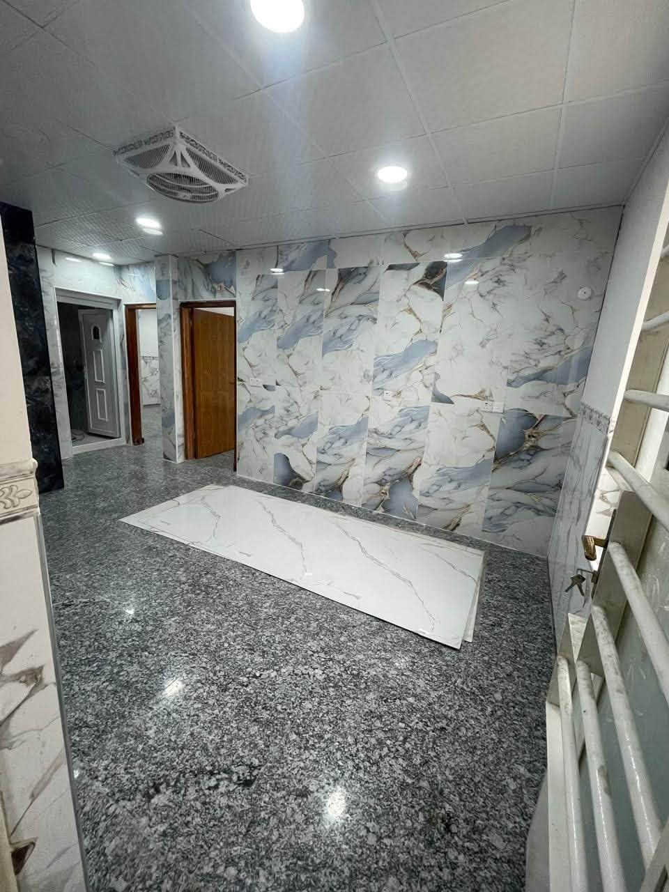 للايجار

السلام عليكم

شقة للايجار / عوائل فقط 
طابق اوووول يعني درج تصعد 

سخان / سبلت مركزي /خط مولد جاهز / خدمات كاملة / خط انترنيت
ماء جاهز بدون انقطاع 

السعر 550 الف 
***********
تفاصيل بالمنشور
