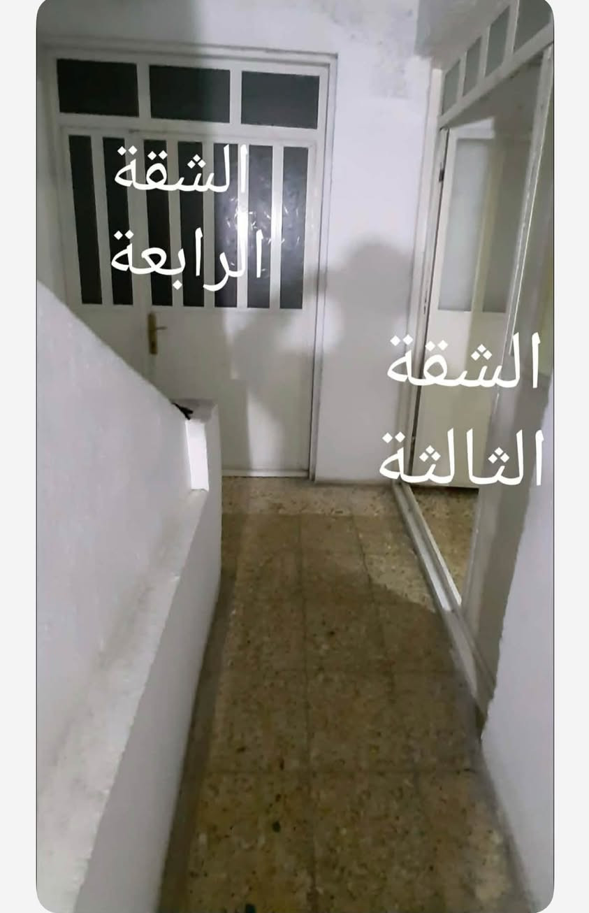للبيع بناية تجارية 200متر في بغداد الجديدة
البناية طابقين تحتوي على اربع شقق سكنية مع كراج بدون محلات 
سند مستقل مع خارطة عقار باسمي بدون دلال
الموقع تجاري قرب كنيسة مارتوما وكنيسة مريم بالوسط مع قربها من فلكة رقم عشرة 
الواجهة 4م النزال 25 م تفتح من النص 16م
البناية صب مع دنك تقطيع وممكن اضافة بناء 
سعر المتر مليونين و 400 الف دينار 
للاتصال ***********

نص مكتوب في الصور:
- شقة رقم ٢ <<<
- شقة رقم ١ >>>>>>
- الشقة الرابعة
- الشقة الثالثة
- كراج عرض ٤متر