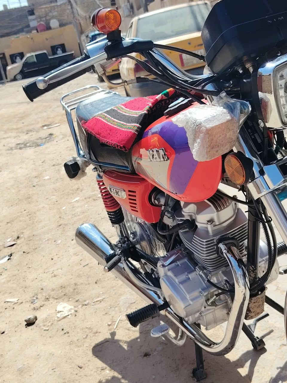 ه اربعه كير نامه   متياز  دراجه طالعه من معرض 2027/7/18لون برتقالي بعدهي بحالت وكاله دراجه ستعمال قليل صارلهه اقل شهر سعرهه800وبيه مجال صالنصه نجمه  درجه كلش دجيديده ***********
