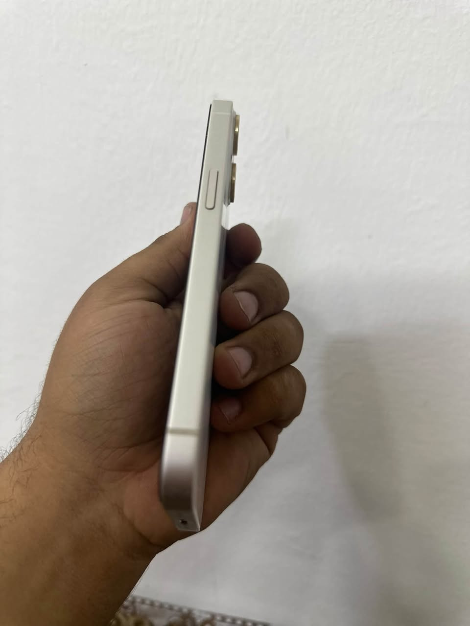 ايفون ١٣ عادي
ايفون ١٣ عادي 
الجهاز نضيف جداً جداً
البطارية :96%بلادية 
الذاكرة : 128 G
الجهاز وتر بروف لا مفتوح وممبدل بي اي شي

العنوان : بغداد البياع

للاستفسار :***********

السعر :525 الف وبي مجال

نص مكتوب في الصور:
- ١٢:٠٦
- حالة البطارية والشحن
- كما هو الحال مع البطاريات القابلة لإعادة الشحن، بطارية الهاتف قابلة للاستهلاك وتصبح أقل فاعلية مع الوقت. معرفة المزيد...
- الحد الأقصى للقدرة
- ٩٦٪
- هذا قياس لقدرة البطارية مقارنة بقدرتها عندما كانت جديدة. قد تتسبب القدرة المنخفضة بتقليل ساعات الاستخدام بين عملية الشحن والأخرى.
- أقصى قدرة للأداء
- ستساعد الأنظمة المضمنة في النظام والمكونات في تخفيف آثار الأداء التي قد تلاحظها أثناء التقدم الكيميائي في عمر بطارية iPhone.
- شحن البطارية المحسن
- للحد من استنزاف عمر البطارية، يتعلم الـ iPhone من عادات الشحن اليومية، بحيث ينتظر ولا يتجاوز ٨٠٪ حتى يحين موعد حاجتك إلى استخدامه.
- حول
- الاسم
- iPhone >
- إصدار iOS
- 16.5.2 >
- اسم الطراز
- iPhone 13
- رقم الطراز
- MLND3J/A
- الرقم التسلسلي
- DGJ60QYVJM
- الأغاني
- الفيديوهات
- الصور
- السعة
- ١٢٨ غ.ب.
- متوفرة
- ١٠٨,٥٨ غ.ب.
- عنوان Wi-Fi
- 94:AD:23:5D:55:84
- Bluetooth
- 94:AD:23:60:E7:32