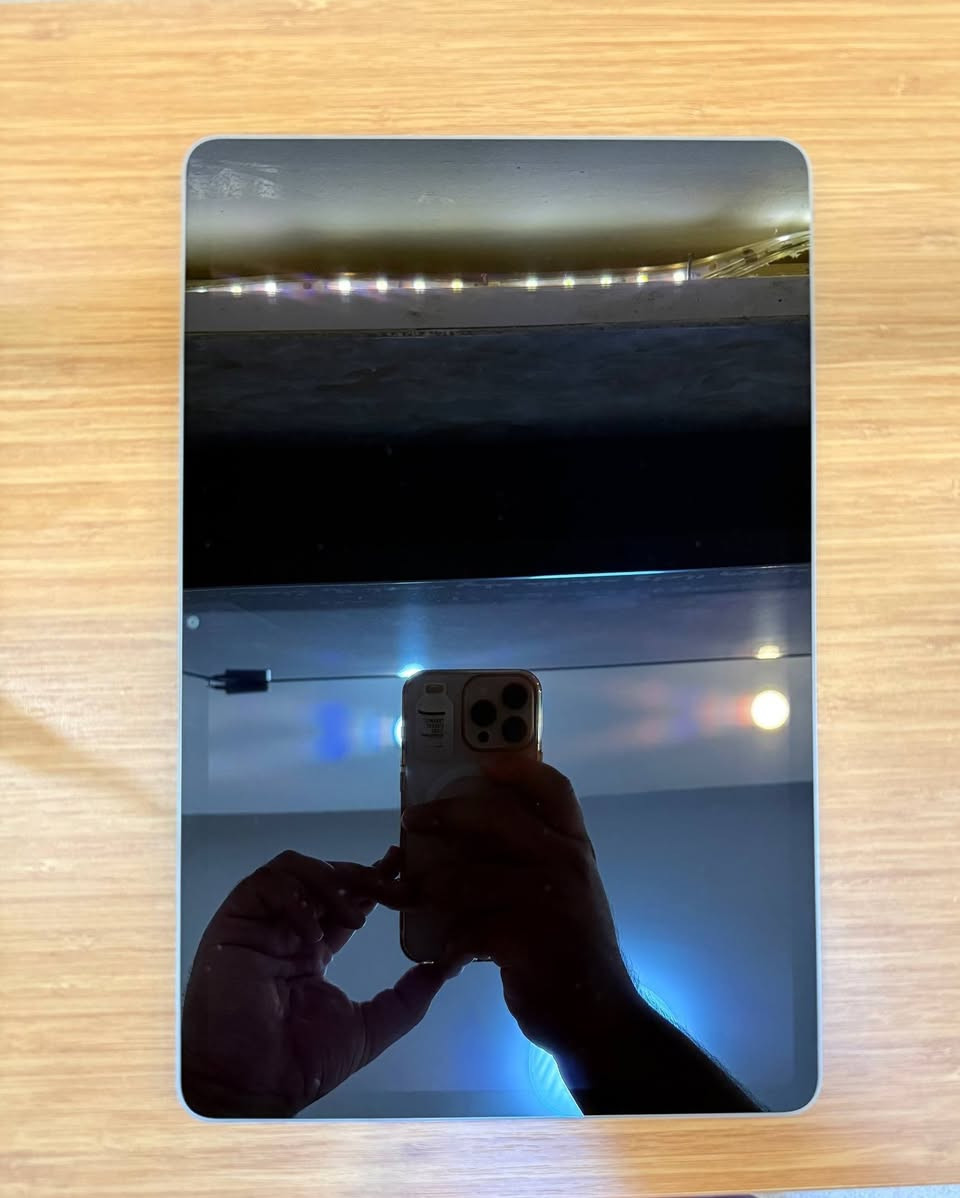 السلام عليكم
للبيع فقط honor Pad 10
حجم الشاشة 12.1 انج 120 هرتز 
الذاكرة 256 
الرام 8 
المعالج Snapdragon 7 Gen 3 يشغل بوبجي 60 وابد ماكو اي تعليك او تكطيع 
حجم البطارية 10100مللي امبير َالشاحنة 35 واط 
8 سماعات 
ويا كيبورد 
مكاني البصرة مدينة الأمل السكني قرب ملعب جذع النخلة 
السعر 425 ما صارلي 4 أشهر من اخذتة بينة وبين الجديد خير من رب العالمين 
***********
