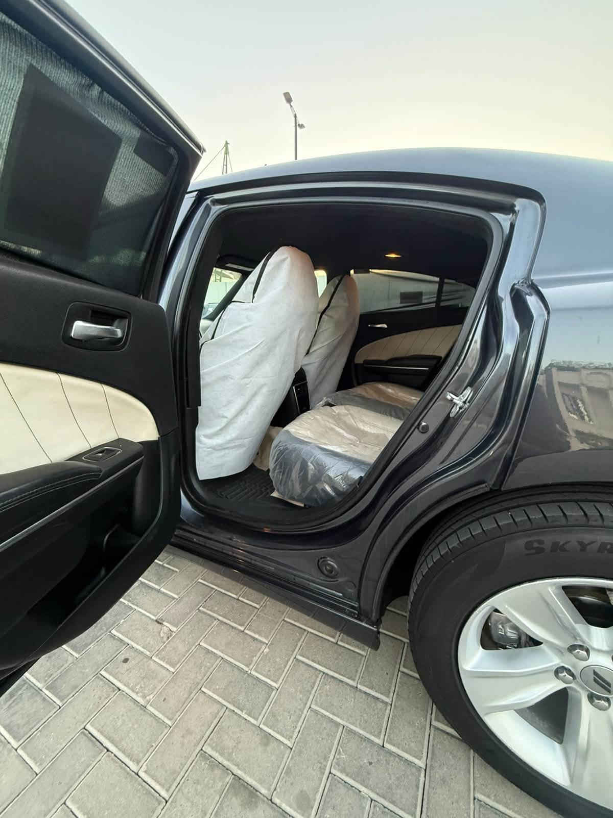 السلام عليكم
جارجر ((2020 )) اصل 19 رقم ذي قار باسمي جاهزه من جميع النواحي فول مواصفات كشنات تدفئه تبريد فول عدا الفتحه بيه جاملغ وبنيد بدون اي اضرار داخليه وصفحه كلير وشرط جاهزه برغي ماناقصها مكان بصره السعر 148 للتواصل ***********

