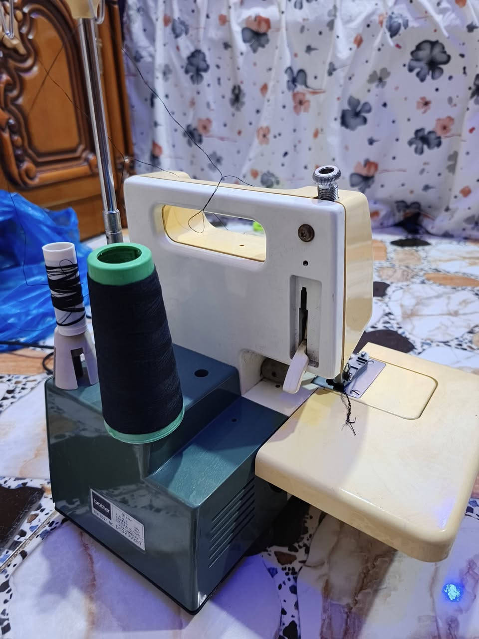للبيع مكينه اوفر ياباني خيطين سعر 150 مكان ناصرية مركز حي الأمن الداخلي خلف السريع
 هاتف ***********
