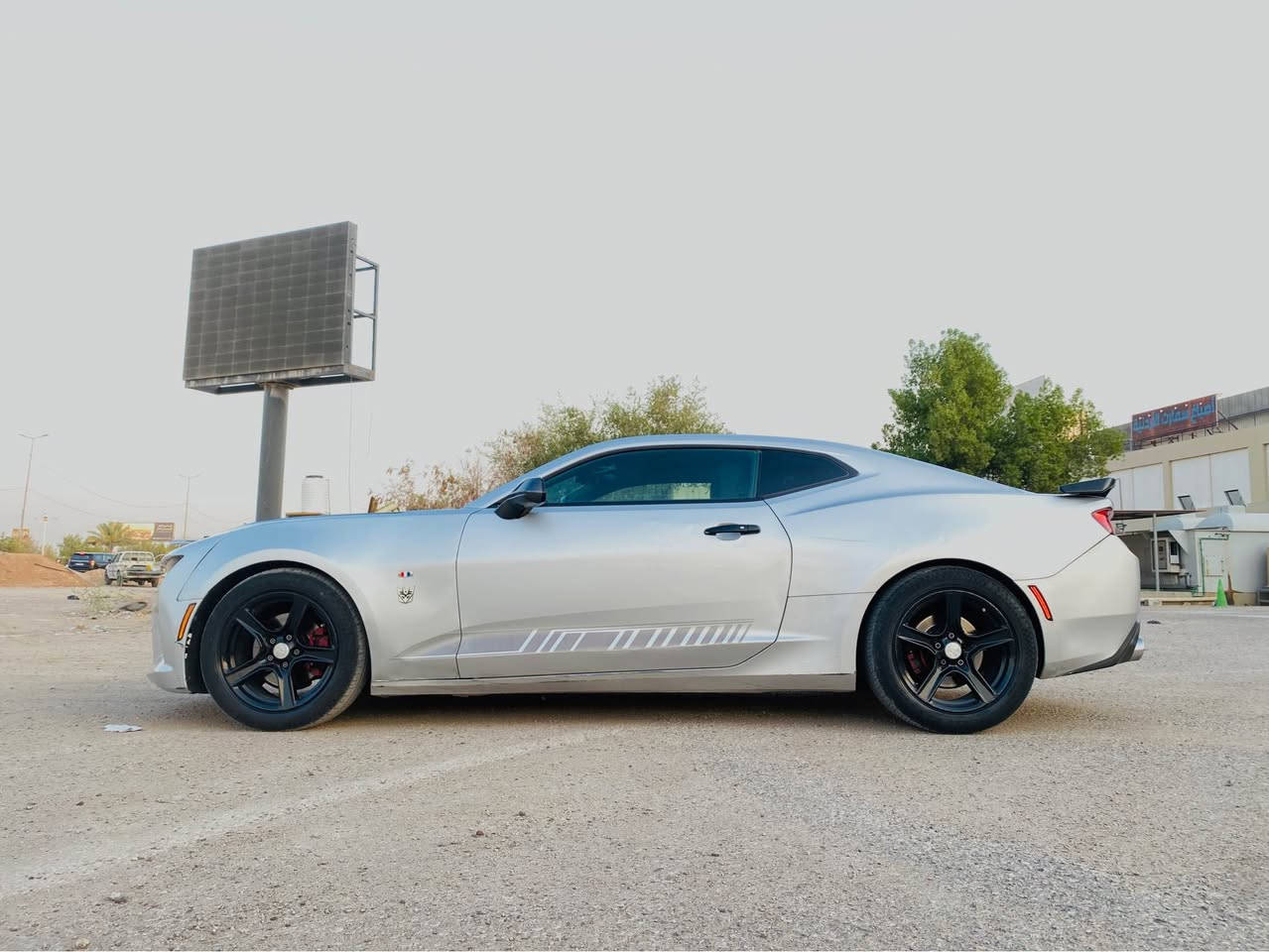 للبيع Chevrolet Camaro Rs
موديل 2017 خمسينية 
ماشية 165 الف/mi
 حادثها جاملغ وبنيد وبيها ملاون جاملغ ثاني وباب الصدر بدون اي ضربه داخلية شاصي لغد كفاله وع فحص 

المواصفات 
✅بصمة
✅تشغيل عن بعد 
✅كراسي كهرباء 
✅نظام صوت دمام 
✅شاشة كامرة بلادي 
✅شفتات ستيرن 
✅ثلاث انظمة قيادة 
✅برمجة براوح وبرمجة كامله للكير والمكينه 
✅كزوز صوت طرب 
✅تخم تاير جديد
✅بطارية جديدة 
✅ادامة كامله للمكينه من بلكات ونوزلات وحساسات 
❌السيارة نقصها صدر امامي بي طكطكه خفيفه ومكينه بيها خيط بخار كلش خفيف وشرط لا صوت ولا تنقيص 
✅السيارة كلش قوية ومال مطارح وعندي فيديوات لقوتها 

السعر—94 —وبيها مجال قليل 

للاستفسار ***********

📍النجف النجف, العراق
