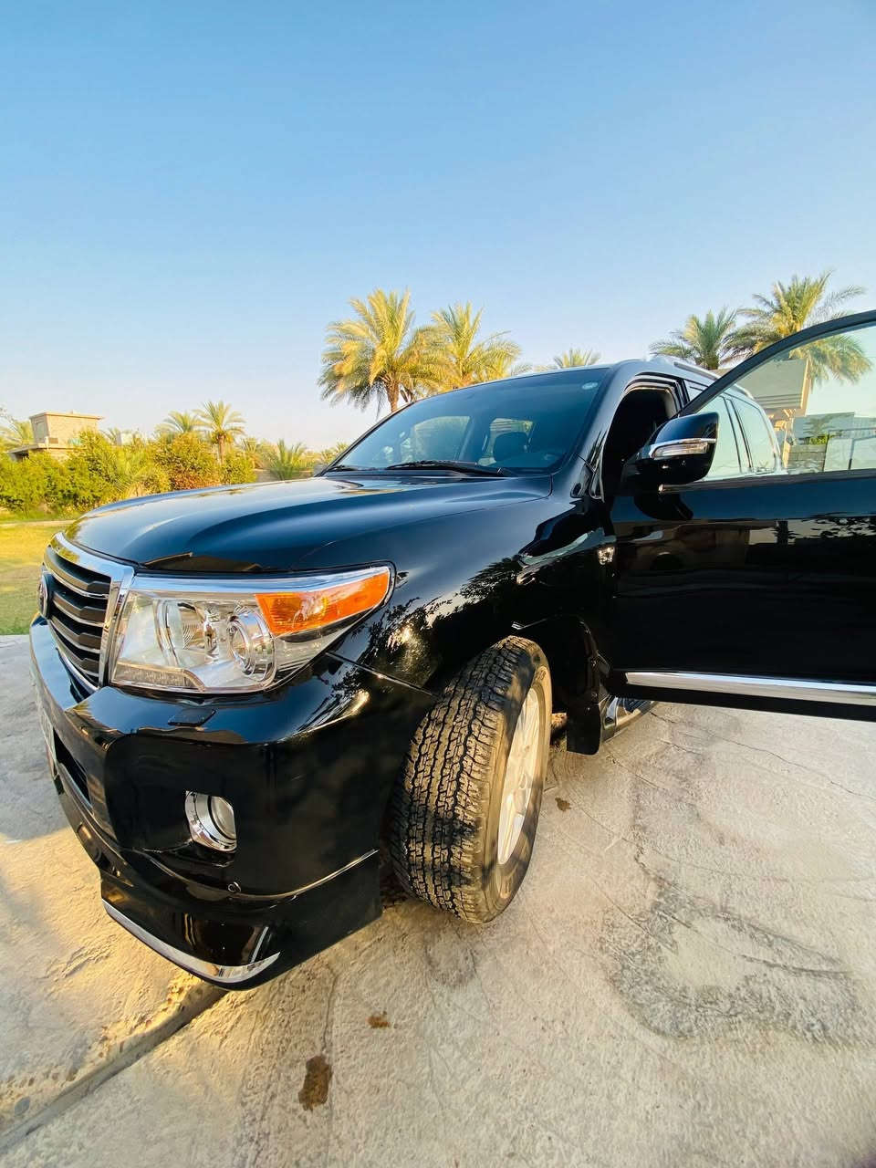 لاندكرور فكسارVXR2013 رقم اربيل هزة وسنوية  جديده.فول مواصفات مكفولة من الصبغ والتبديل كير محرك ممفتوح بي برغي ماشية١٠٠ السياره جديده وع وضع الشركه السعر٣٣       ***********
