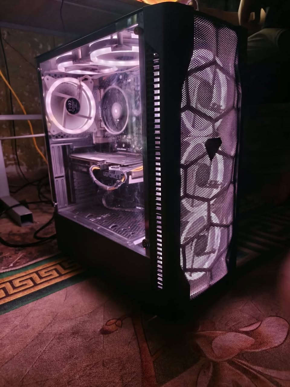 🔥 للبيع PC Gaming – RTX 3060 12GB 🔥
🎮 المواصفات:
• Ryzen 5 5500 Tray
• RTX 3060 12GB Zotac
• RAM 16GB DDR4 3200MHz
• SSD 256GB
• HDD 500GB
Case 6 fan RGB
M.B B450M-APRO MAX II MSI
POWER SUPPLY 500W FSB
ملاحظة / كراتين القطع كلها موجوده و المعالج جديد البارحه اخذته 
مع ماوس وكيبورد مرتبات وشاشة
 Acer KG241Q

* الماركة: Acer
* الموديل: KG241Q Sbiip
* الحجم: 23.6 بوصة (24 بوصة)
* الدقة: 1920×1080 Full HD
* معدل التحديث: 165Hz
* زمن الاستجابة: 1ms
* تدعم AMD FreeSync
* منافذ: HDMI + DisplayPort + VGA
* تدعم التثبيت الجداري VESA 100×100
* الحالة: نظيفة وتعمل بكفاءة، بدون أي مشاكل
قطع ما ابيع كاملة فقط 
مليون و 100 كاملة 
1100 قفل
موجود ماسنجر وواتس 
***********
