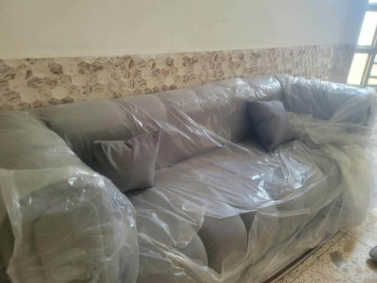 طخم
ثنين كبار وثنين صغار العدد ٨ مقاعد 
بدون وسطيه 
مامستعمل ابد جديد 
سعر ٤٢٠ وبي مجال 
عنوان ميسان القطاع 
***********

