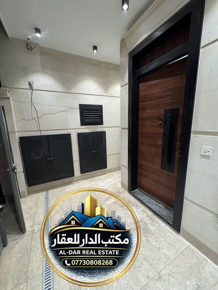 🏠دار حديث للبيع 
في منطقة حي البنوك / محلة 319
📎شارع عريض 20م + رصيف 5م

محلة 319 

📎بناء حديث فول درجى اولى 
🔸المساحة: 127.5. 
 🔸واجهة:5،5م نزال 25،5م

يحتوي على 

🔸الطابق الارضي كراج + خدمات خارجية

 🔸استقبال منفصل 
 🔸 + مطبخ حار بارد مفتوح على الصالة
🔸شلال+ منـور + حولي
🔸+ حمام كبير + غرفة نوم كبيرة ماستر

🔸الطابق الاول 

🔸3 غرف نوم كبيره ماستر + حمام

📌الموقع: حي البنوك / مربع الكنيسة

للاستفسار الاتصال بالرقم التالي 
*********** 
او مراجعة مكتب الدار للوساطة العقارية 
الكائن في حي البنوك بداية شارع الكنيسة من جهة الجسر
