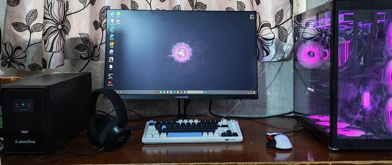 السلام عليكم للبيع pc كامله مكمله نضيفه ومواصفات حلوة
🖥️ مواصفات الكمبيوتر
المعالج: Intel Core i7-13700K — الجيل 13
كرت الشاشة: NVIDIA RTX 3060 — 12GB
الرام: DDR5 — 32GB
اللوحة الأم: ASUS TUF Gaming B760-Plus WiFi
المبرد: Pro Flow 360 — تبريد مائي 360mm
الكيس: Gaming Case — 7 Fans
التخزين: 2TB NVMe SSD
Samsung 980 — 1TB
Lexar NM620 — 1TB
مزود الطاقة: DeepCool DQ750ST — 750W 80+ Gold
النظام: Windows 11 Pro 64-bit
Wi-Fi
🖥️ الشاشة
MINIFIRE — 27"
FHD 1920×1080
IPS
120Hz
🔌 UPS
Lamassu — 3000VA
🎮 الملحقات
Keyboard: MageGee
Mouse: Trike Me — 12,800 DPI
Headset: ONIKUMA Gaming Wireless
بغداد
رقم *********** واتساب 
سعر خاص راسل وتدلل واتساب فقط
