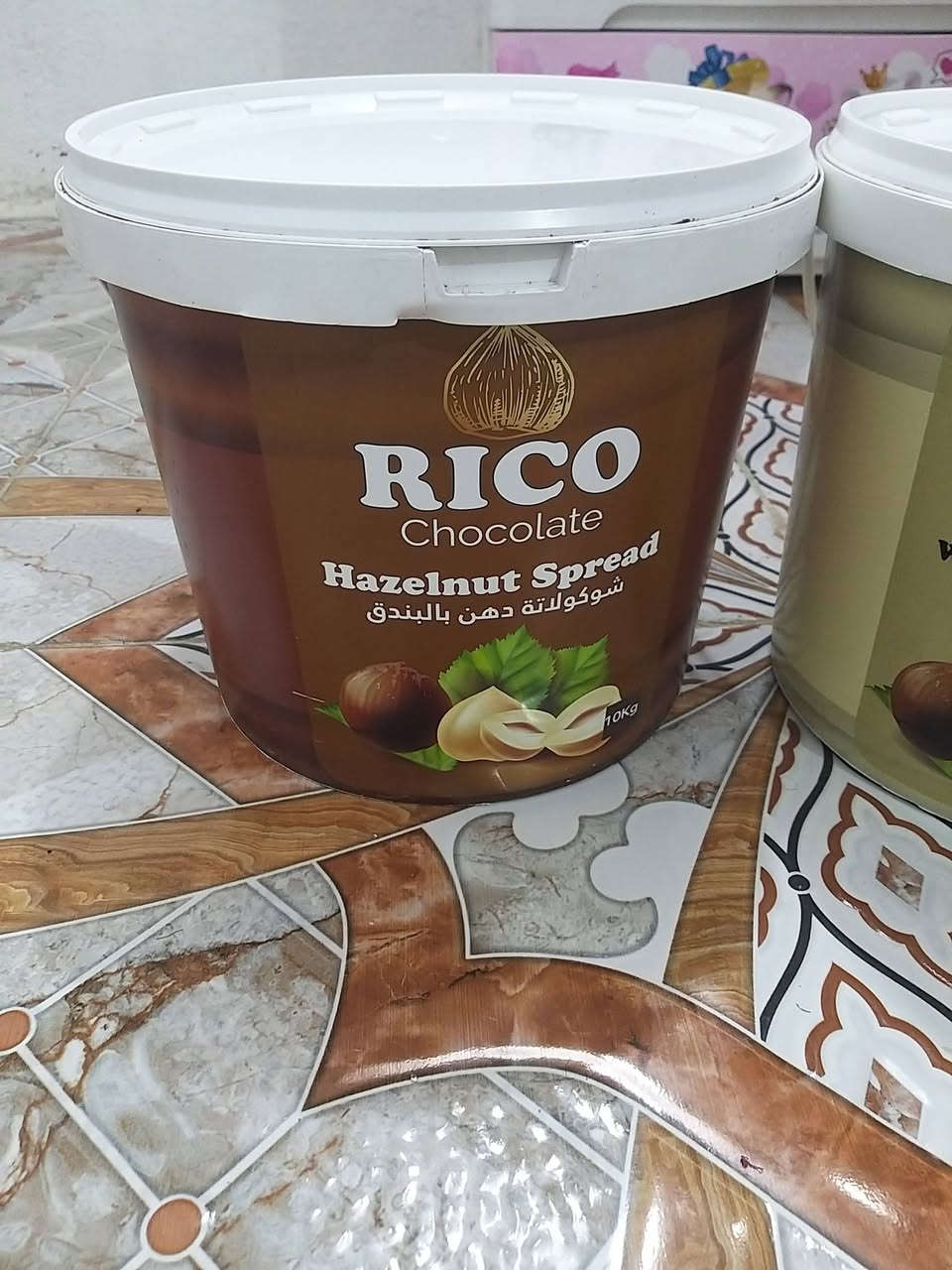 سطلين • كاكو ريكو • ابيض واسود