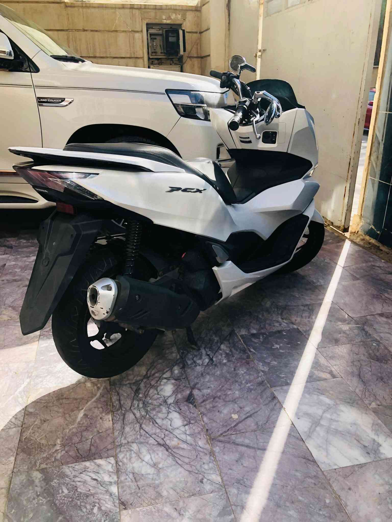 سلام عليكم
للبيع pcx الجيل الرابع 

وارد كوري 

ماشية 31 الف 
￼دراجة جديدة بمعنا الكلمة 

حساس زدحام 
ستان كهرباء ￼
مابيها اي نقص 

دراجة نازلة رمبة والمكاتبة موجودة

مكاني بغداد طالبية
***********
