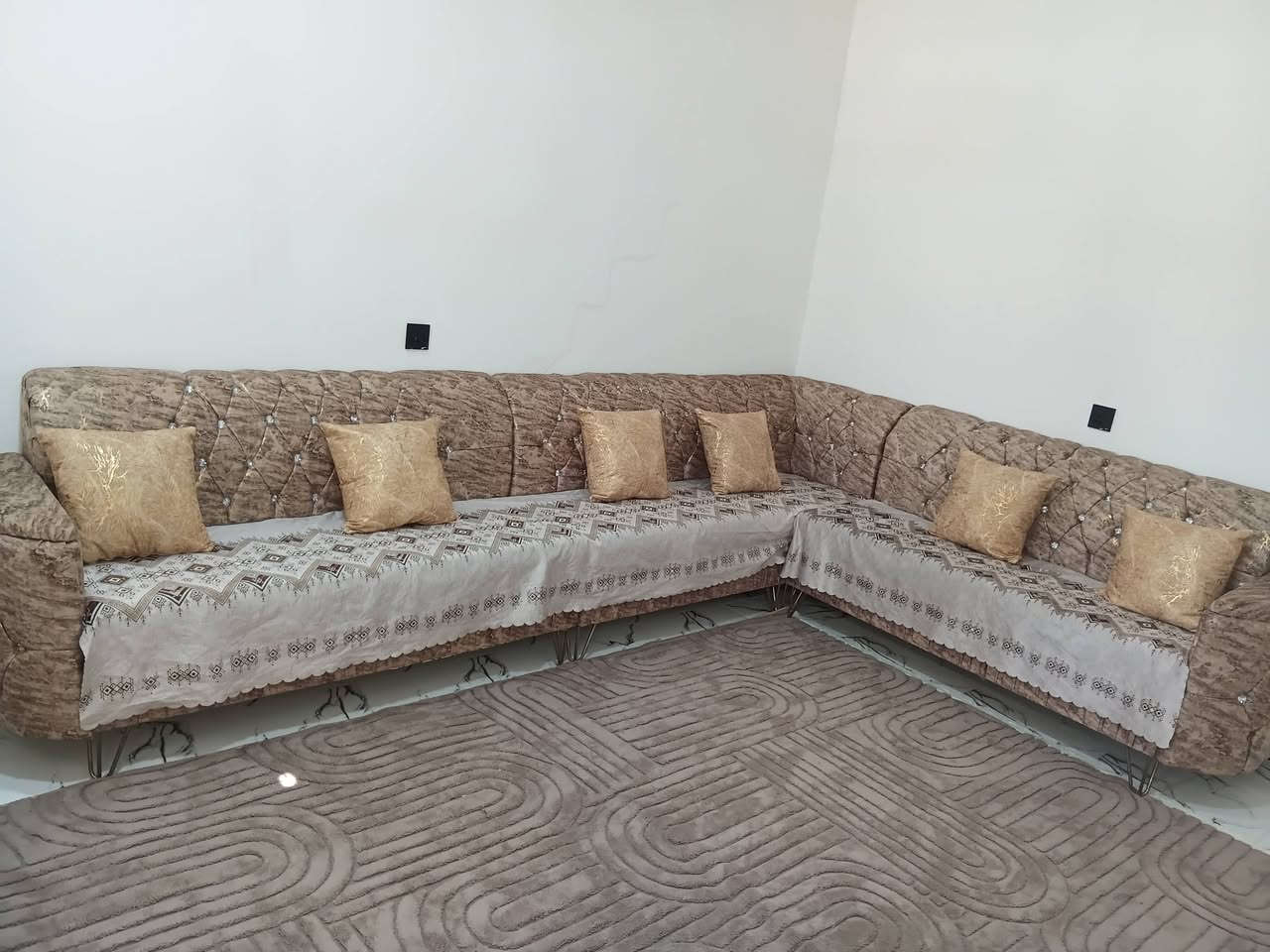 للبيع ديوان 7 امتار 5قطع مع 6 كوشات نضيف اخوالجديد سعر 300 عنوان كركوك حي بدر
***********
***********
