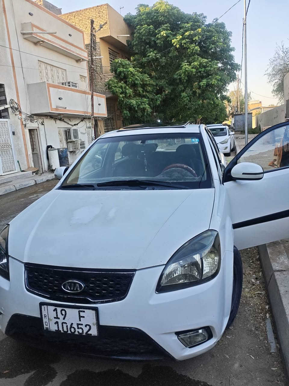 لا صبغ ولا تبديل ولا بيها حادث
مكينه جديده + كير كفاله 
معتني بيها ومامتعوبه 
لسعر ٨٢ وبيها مجال قليل 
مكاني كربلاء 
***********
