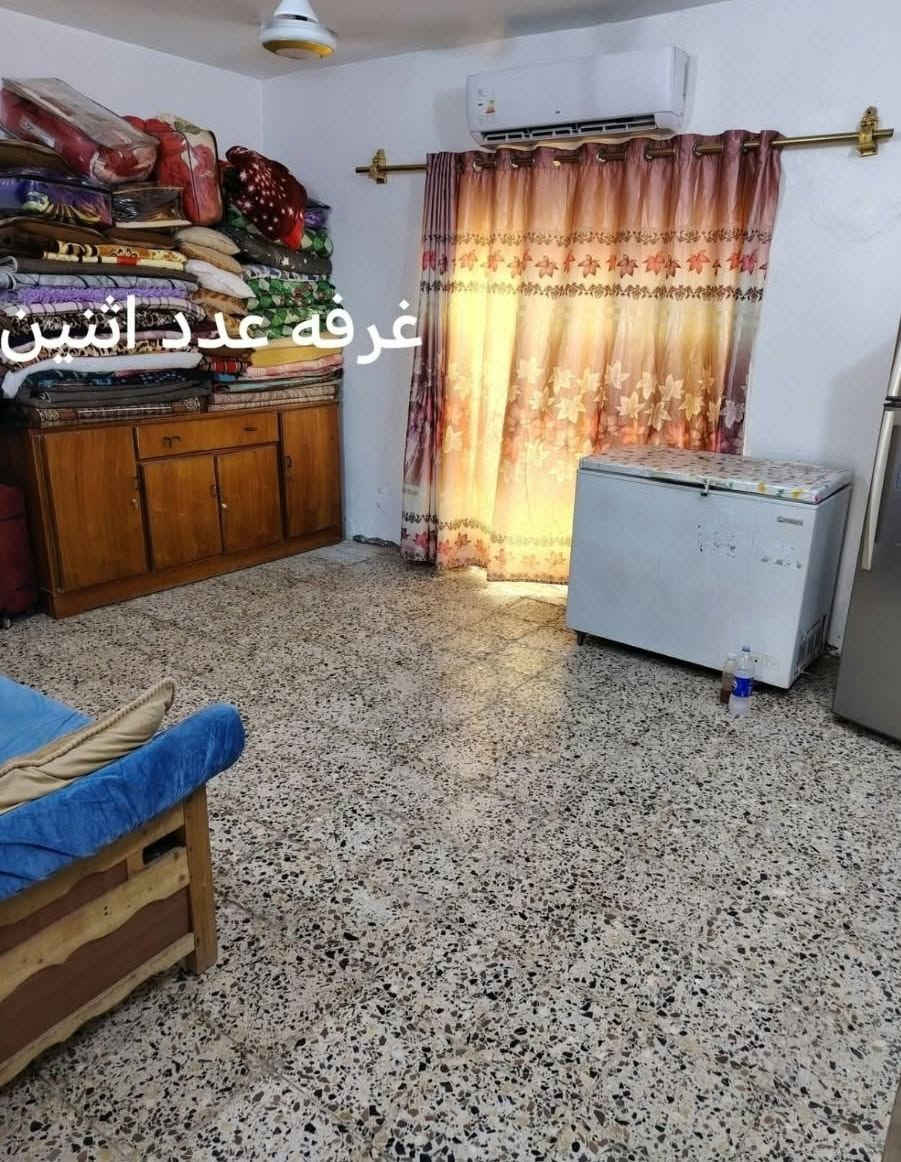 بيت للبيع حي الحريه قرب مجمع السندباد
مساحته ٢٢٠ السعر ٧٥ وبي مجال
بي غرفتين جوه وغرفه فوك
رقم الموبايل ***********

نص مكتوب في الصور:
- مطبخ
- غرفه عدد اثنين