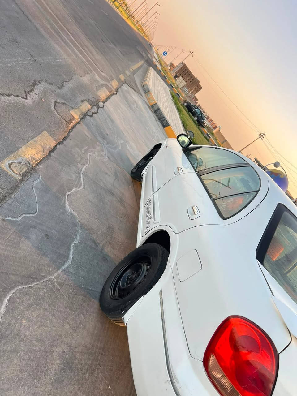 نيسان سني 2007لون ابيض ثلجي محرك اسود 1800وكير عادي وتبريد ثلاجه 🥶 وتدفأئه كله شغال رقم بغداد دولي بسمي   بيه 3قطع صبغ بدون دواخل جاملغ امامي وبنيد وجنطه صبغ بدون دواخل جام كهربأئي السعر 75وبيهه مجال مكاني الانبارالكرمه ***********
