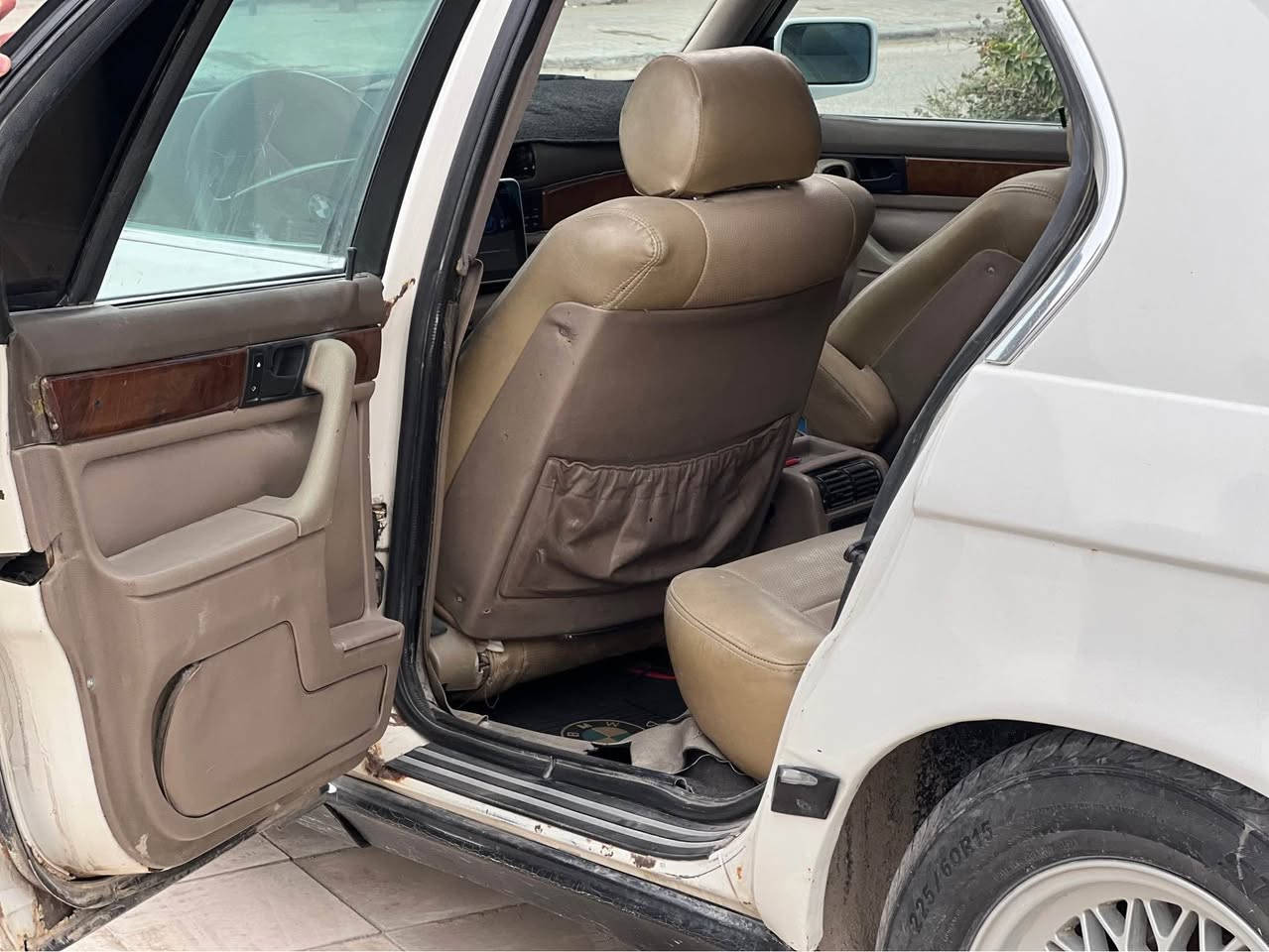 هاي للجنايه الله شاهد السيارة خير من الله

🔥🩶Bmw 735i 
6 سلندر 

⚙️ كير ومحرك كفالة

🚗 المحرك بالجيس

گير جديد هستوني شاده

حدادية جديدة 

فتحة سقف شغالة

🛠️ أصل وفصل كلها عالبلاد

🔧 النقص تبريد فقط

🛞 تخم تاير جديد

🔋 باتري جديد

🧪 فيت بام جديد

💨 لا نفخ ولا تبخير ولا أي ملاحظات

🔁 مداور او وكالة بكيفك

📆 السنوية للـ2030

📮 السـعـر 43$
مكان تواجد السيارة: نجف 

رقم : *********** النجف, العراق
