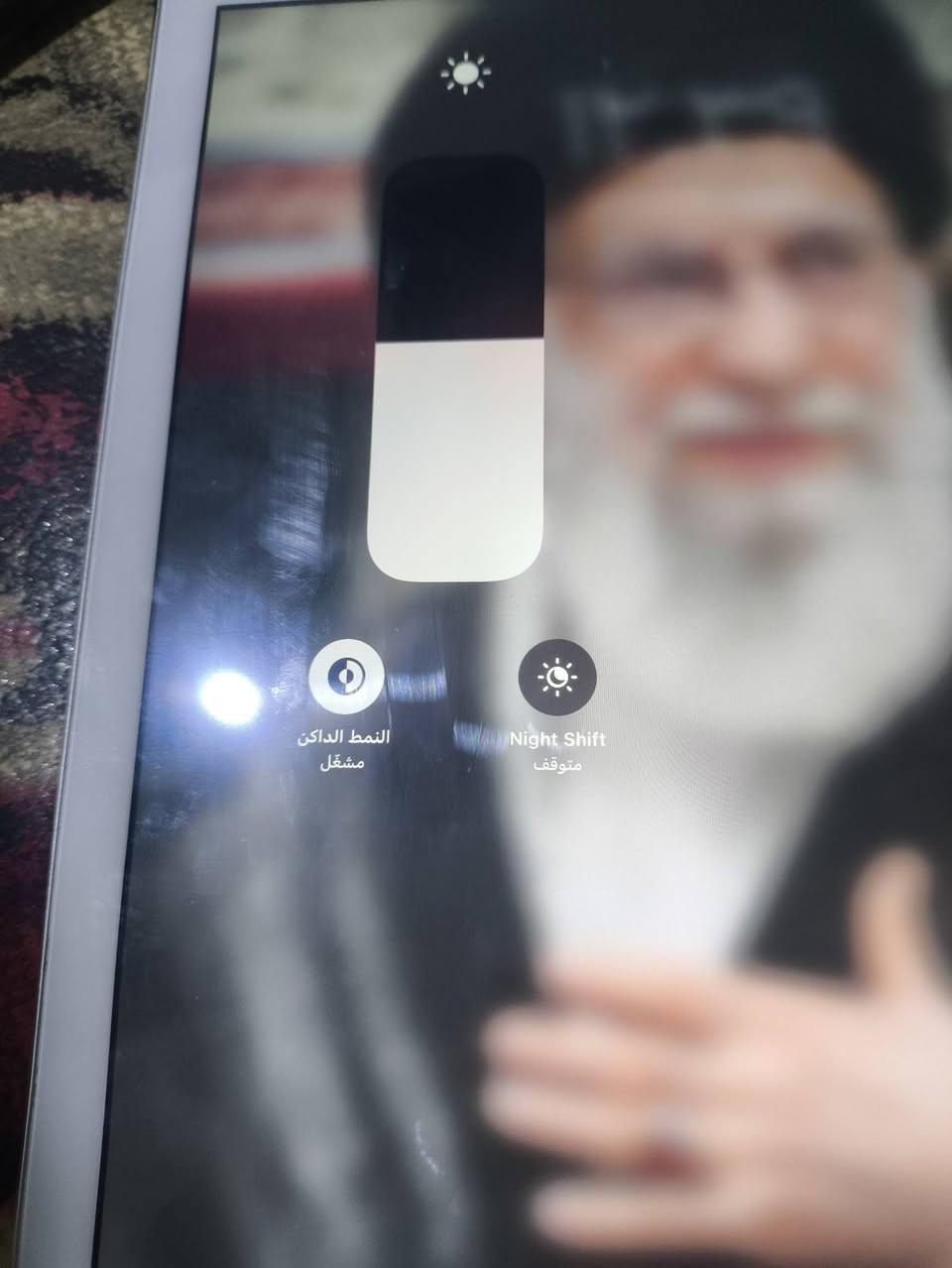 السلام عليكم شباب عدي ايباد طراز iPad Air2 ايباد نضيف كلشي ما مبدل بي يشغل كلشي يوتيوب تيك توك بيس2026ببجي 40فريم سعر 125وبي مجال حك جيه رقمي للتواصل ‏‪***********‬‏ أرحب بيكم

نص مكتوب في الصور:
- @k1k2k
- النمط الداكن مشغّل
- Night Shift
- متوقف