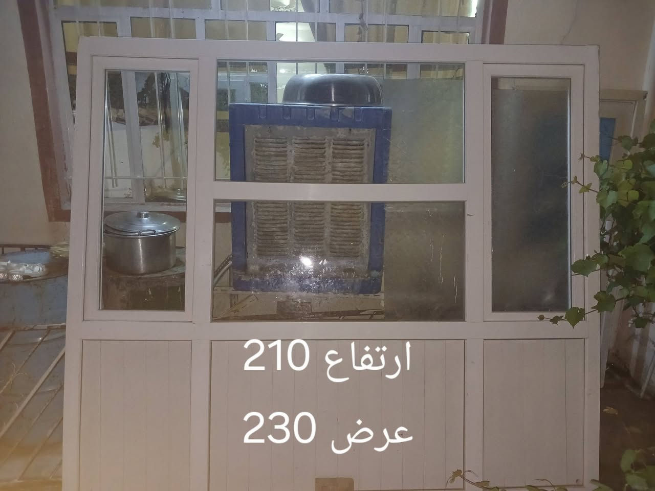 للبيع

نص مكتوب في الصور:
- طول 170
- عرض 80
- شباك
- عرض ١٤٥
- ارتفاع ١٤٥
- ارتفاع 210 عرض 230