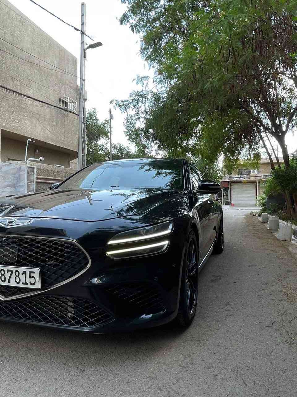 السلام عليكم 
‏بيع مستعجل أرخص جنسيز بالسوق

للبيع  او مراوسGenesis G70 سبورت برستيج 
— محرك 3.3T  
حادث جاملغ وبنيد صور الحادث و السونار خاص 
رقم اربيل تحويل او  وكالة 
🔹 الموديل: 2022 
🔹 الفئة: Sport Prestige (أعلى فئة)
🔹 المحرك: 3.3L V6 Twin Turbo
🔹 القوة: حوالي 370 حصان 🔥
🔹 الگير: أوتوماتيك 8 سرعات
🔹 نظام الدفع: (خلفي المرغوب 2wd)
🔹 الممشى: 52,000 ميل 
🔥 المواصفات الكاملة:
⚙️ الأداء:
وضعيات قيادة متعددة (Sport / Comfort / Eco/sport+)
شفتات ستيرن (Paddle Shifters)
نظام تعليق رياضي مريح وثابت
نظام اكزوز رياضي صوت متغير عند تبديل وضعيات القياده
🛋️ الداخلية والفخامة:
مقاعد جلد مميزه بالون الاحمر +متغيرة عند تبديل وضعيات القياده
تبريد وتدفئة للمقاعد الأمامية
ذاكرة مقاعد + تحكم كهربائي كامل المقاعد الامامية
ستيرن كهرباء+خزن وضعية +تدفئه ستيرن +نظام الاهتزاز عند التحذير
داخل كاربون وجلد فخم جدا مع احزمة حمراء رياضية مميزه
سقف وتكم كنتارة بالكامل 
إضاءة داخلية (Ambient Lighting)
📺 التكنولوجيا:
شاشة معلومات وترفيه كبيرة
نظام صوت فاخر (Lexicon) 🔊
Apple CarPlay + Android Auto
شحن لاسلكي للموبايل
دشبول شاشة + كامرة عند الانعطاف
🚗 الأمان والمساعدة:
رادار أمامي+قيادة الية + مثبت سرعة ذكي
نظام الحفاظ على المسار
تحذير النقطة العمياء
فرملة طوارئ أوتوماتيكية
كاميرات 360 درجة
حساسات أمامية وخلفية 
🌟 إضافات:
فتحة سقف بانوراما 
تشغيل بصمة + دخول ذكي
تشغيل عن بعد 
مرايا كهربائية قابلة للطي
جنوط رياضية قياس كبير
السيارة جاهزه بدون اي نقص او مسج

السعر 195 وبيها مجال بسيط جدا 

للاستفسار:- مكان السياره بغداد الصليخ *********** بغداد, العراق
