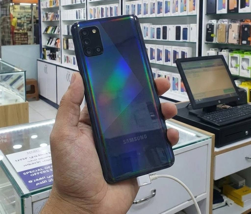 Galaxy A31 5G
كفاله عامه/ نضافه 100
الذاكرة/128
العشوائيه/6
مراوس او بيع 
السعر 145 الف وبيه مجال 
***********
