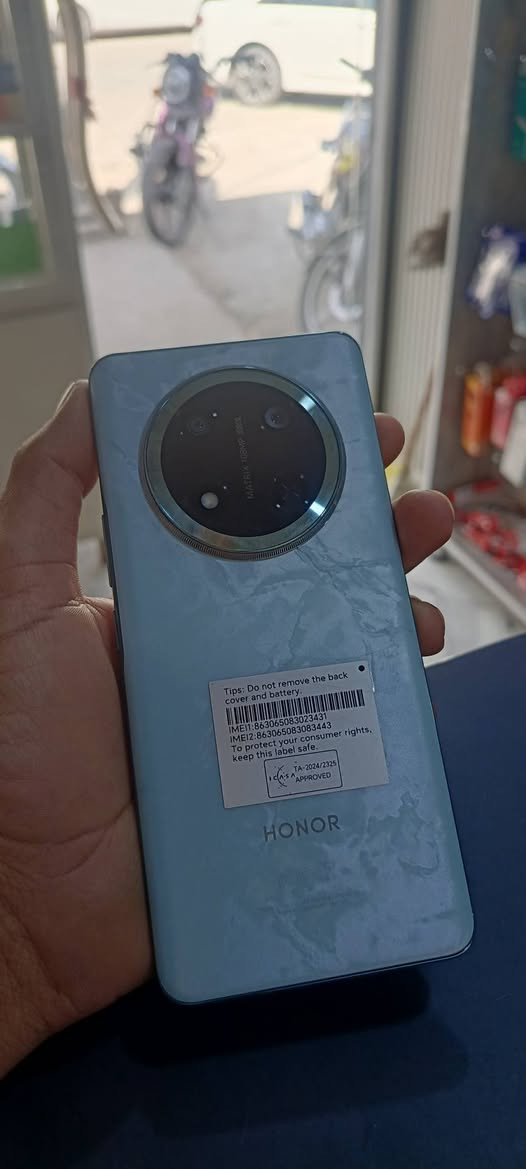 هونر x9c ذاكرة 256
عشوائيه 12
تلفون مستخدم ايام مكفول 
وضمان 5 ايام 
اخو الجديد ايام قليله جداً مستخدم لزكه الشركه عليه 
السعر نهائي 350
مكلف با النشر 
واتساب ***********

نص مكتوب في الصور:
- 14:40
- حول الهاتف
- 10
- MagicOS
- اسم الجهاز
- HONOR X9c
- المعالج المركزي
- Snapdragon 6 Gen 1
- ذاكرة الوصول العشوائي
- ١٢ غيغابايت
- ١٢+ غيغابايت Honor RAM
- Turbo
- بطارية السيليكون والكربون
- mAh 6600
- شاشة بتقنية حماية البصر من
- Honor
- ٢٧٠٠ X ١٢٢٤
- وحدة التخزين الداخلية
- المساحة الفارغة ٢٣٢,٢
- غيغابايت
- الإجمالي ٢٥٦ غيغابايت
- الموديل
- BRP-NX1
- رقم الإصدار
- 10.0.0.168(C185E6R6P1)
- GPU Turbo