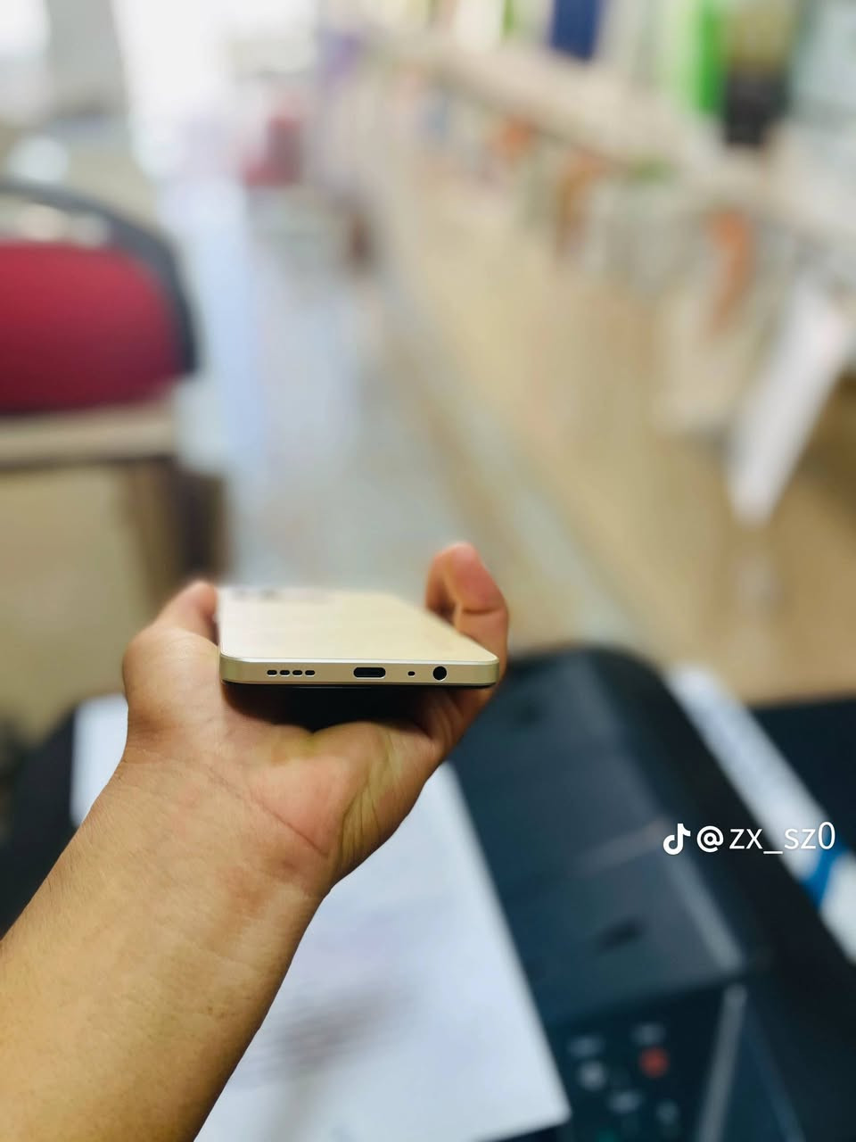 السلام عليكم شباب مرخصت الادمن جهاز ريلمي نوت 70 الجهاز نضيف شاهد الله اريد اراوسه ايفون 11 عادي واذا ماكو مراوس ابيعه السعر 200 كامل ملحقاته للاتصال ***********
