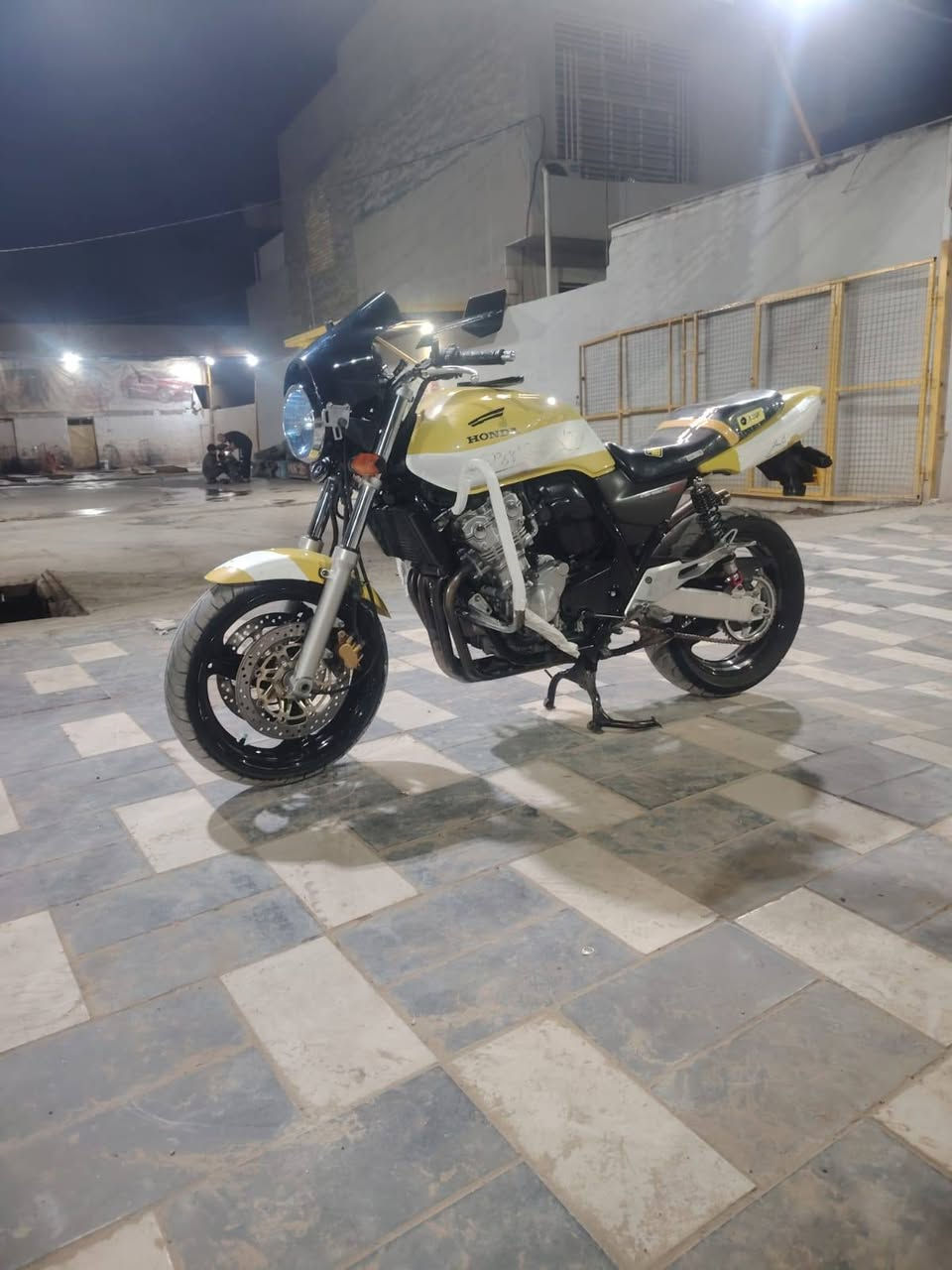 Cp400
للبيع بوضع الشركه صارلها 10 اشهر نازله من كلشي وكلاشي العنوان ديالى بعقوبه الرحمه 
مكفوله سرقه وانتربول 
بدون اوراق
***********
سعر.   20$
