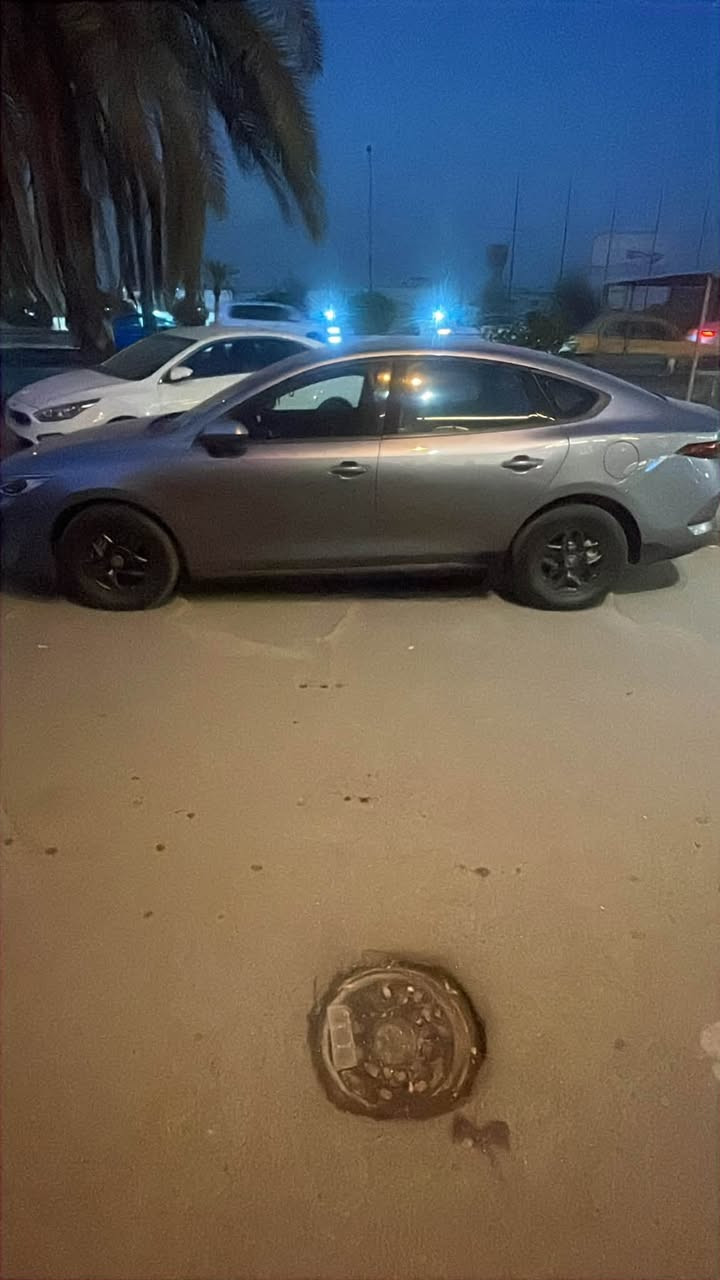 بي واي دي للبيع كن بلاس لون رصاصي مكاني قرب جامع النداء  ماشيه 26000 السياره ع وظع الشركه باسمي السعر 19 مليون رفم بغداد باسمي 
غير متواجد ع فيس ***********
