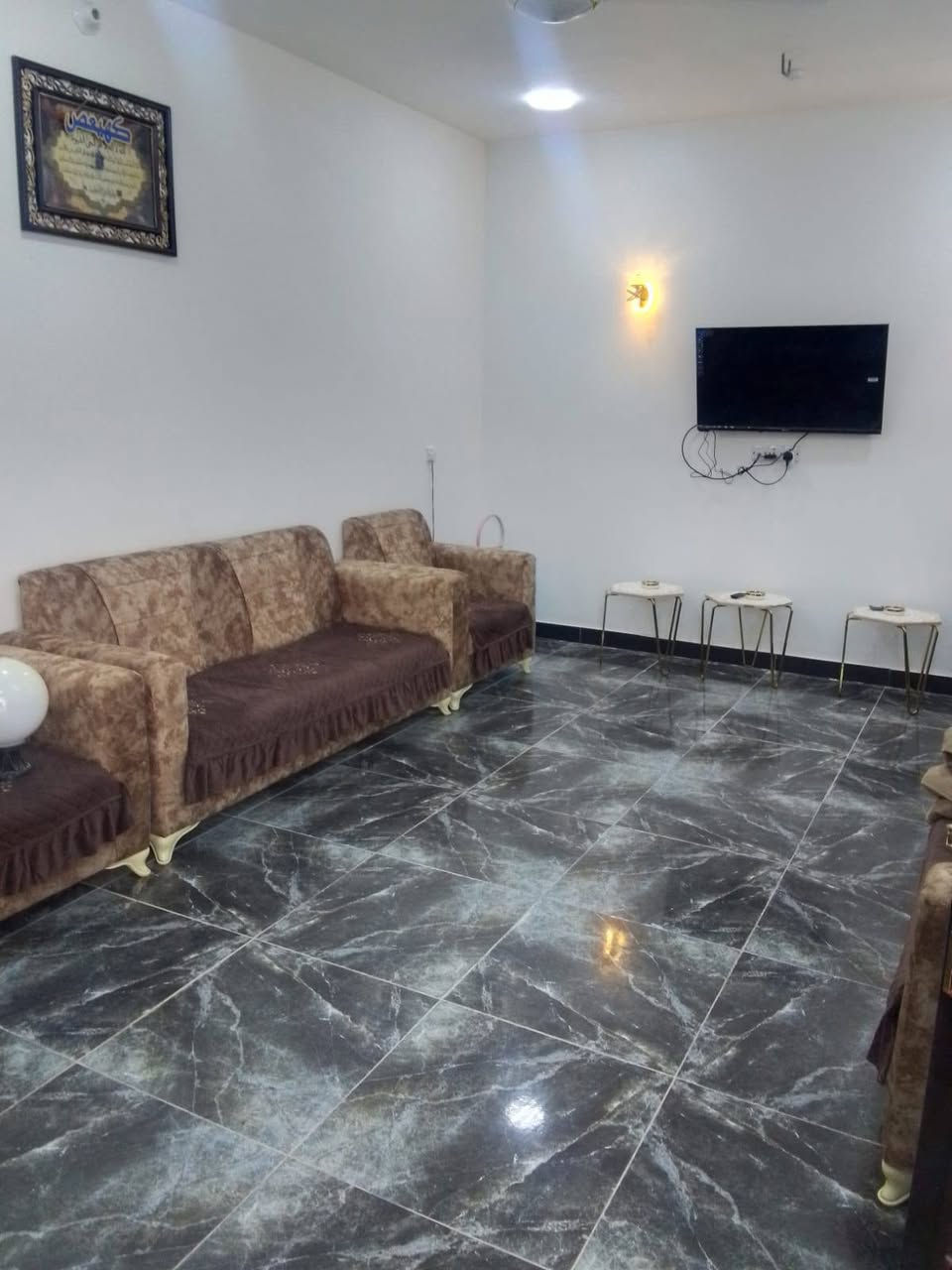 السلام عليكم دار للبيع مساحه 100 متر يحتوي على غرفتين نوم وحده فوك ووحده جوا  وأستقبال ومطبخ  وصحيات   العنوان الخماس فرع  اسواق بابا اشتريلي 

للأستفسار مراسلة الصفحه 
او 
لأتصال على الرقم  ***********
