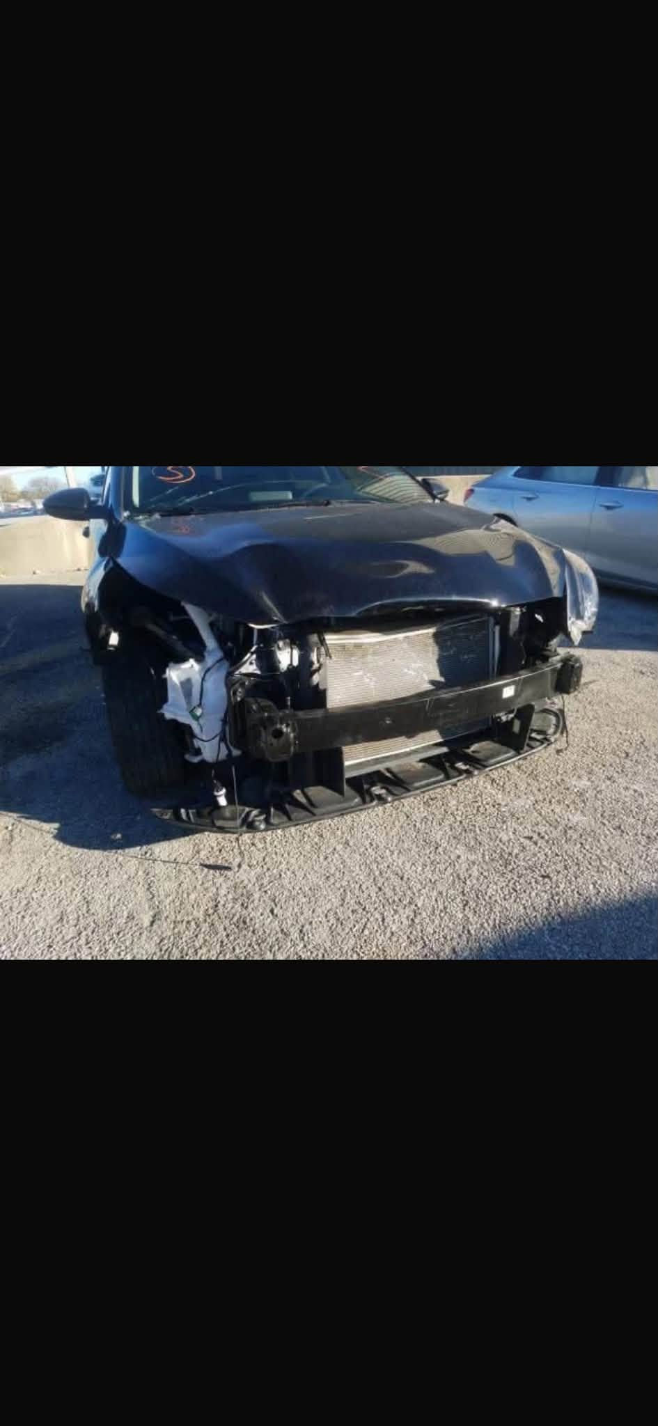 السلام عليكم 
للبيع فقط 
فورتي 2020
حادثها خشم البنيد فقط 
جديده بمعنى الكلمه 
تحديد مسار 
كأمره دوار 
رادار امامي 
محرك 2000
العنوان زيونه 
السعر 118$
موبايل ***********
