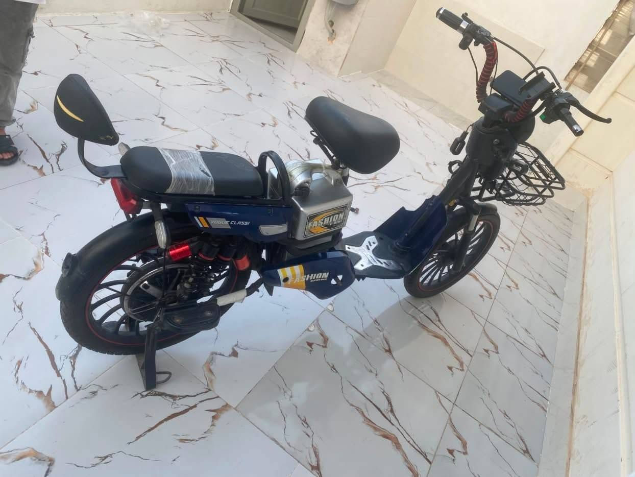3پاسکیل شەحن چوارباتری لۆک چوار سەعات شەحنی ناوێ  چوار گێر بەشەرت بێ عەیبی کەلار ***********

