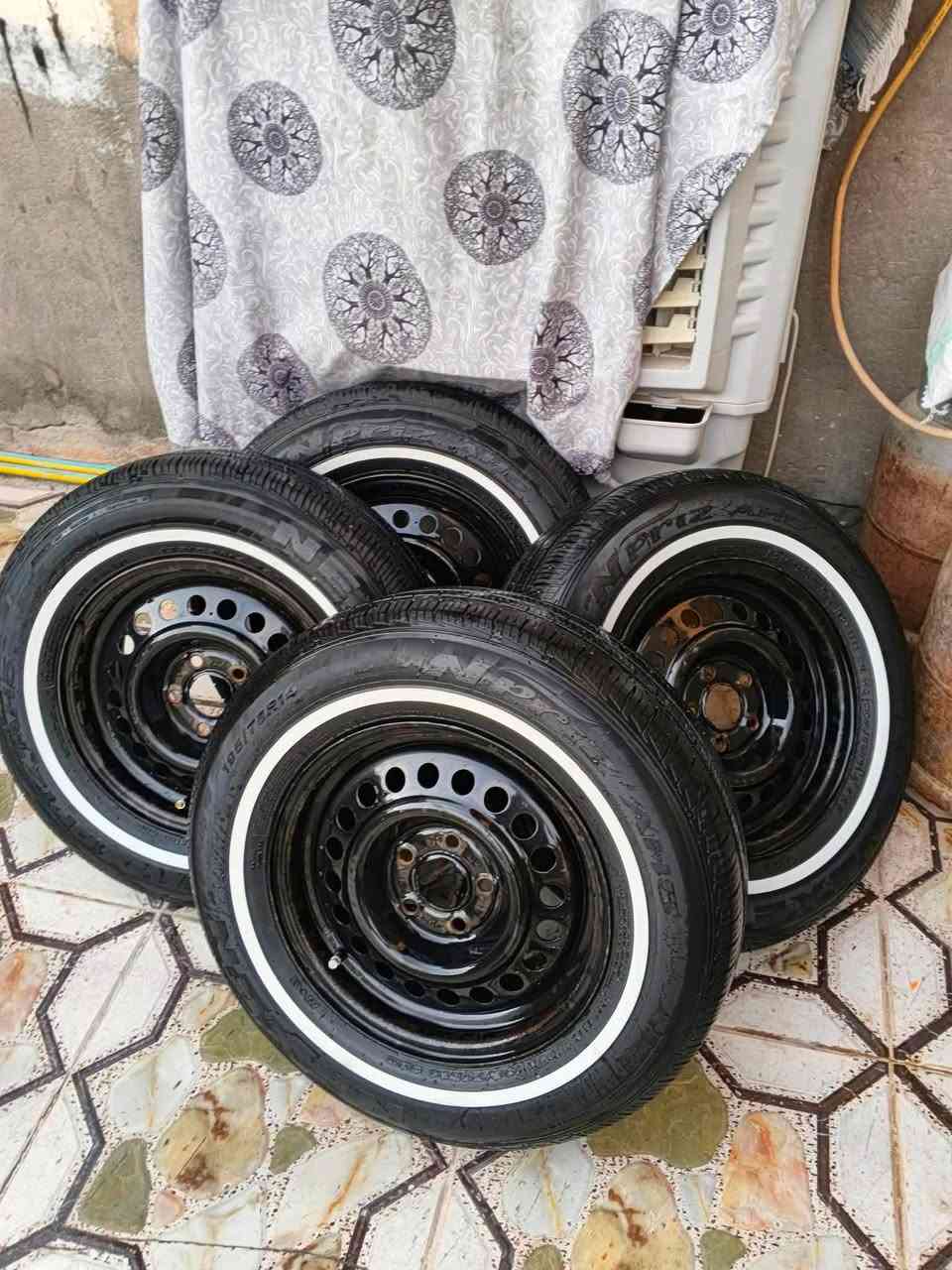 سلام عليكم.  تحويره 14   تاير اويل. /  او مراوس بكبات

تاير نكسن الكوري العالي 95.  نضافه  90/95 ويل سلبرتي    سعر قفل.  325شراي يتصل مكان سماوه ***********
