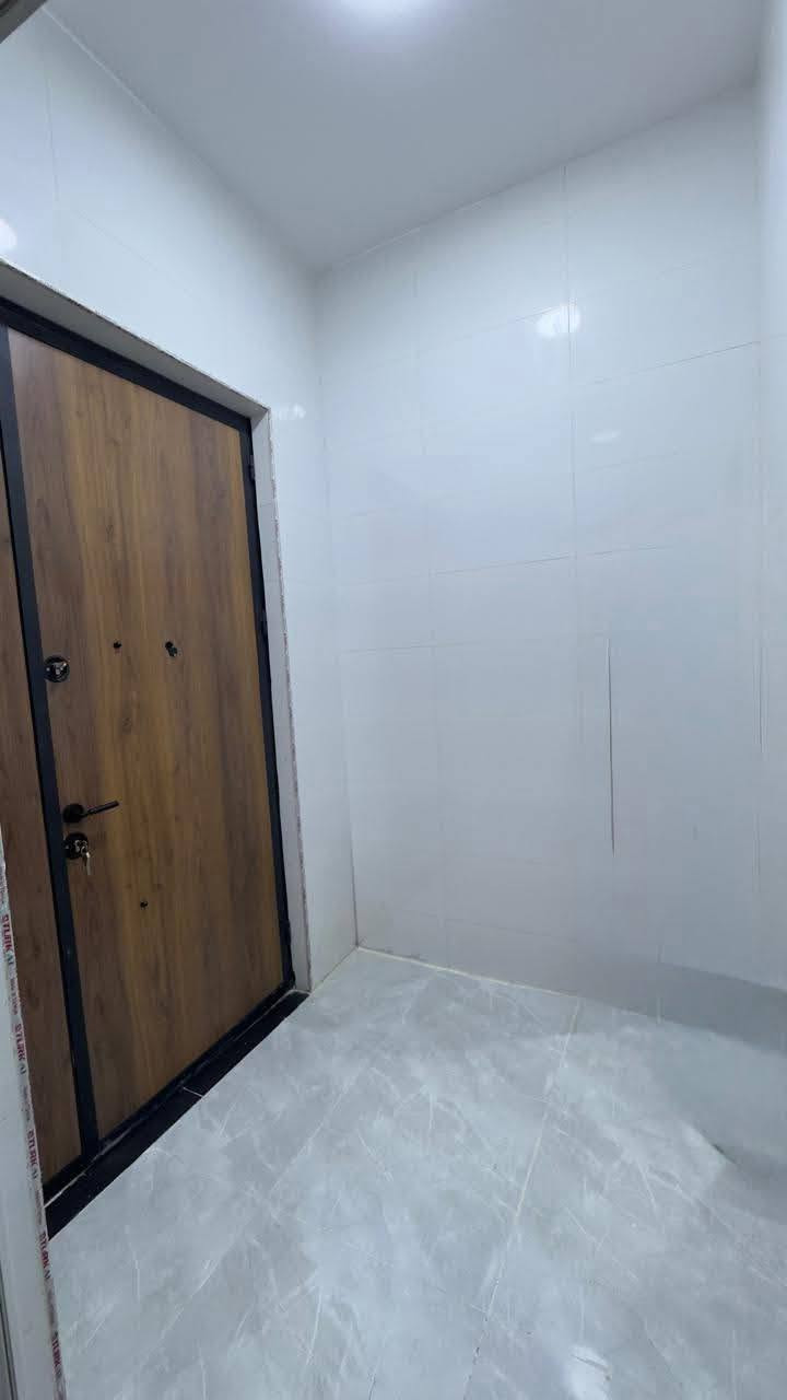 🔥بيييع مستعجل
🏠 بيت طابقين للبيع – الرمادي / مجمع السلام – الصوفية

📍 الموقع: مجمع السلام – الصوفية، قرب فلكة العلم
📍 شارع أربعين

🔹 مساحة العقار: 200 م²
🔹 شارع مبلط بعرض 15 متر
🔹 طابو صرف – تحويل مباشر
🔹 البيت طابقين

🏡 الطابق الأول:
• غرفتان
• صالة
• مطبخ
• ديوانية
• صحيات داخلية وخارجية

🏡 الطابق الثاني:
• غرفتان
• صالة
• صحيات

✨ المنطقة متوفرة فيها جميع الخدمات
🏫 مدارس
🛒 أسواق
وغيرها من الخدمات
💰السعر:125بيه مجال للشراي 

📞 للاستفسار اكثر مراسله الصفحة
