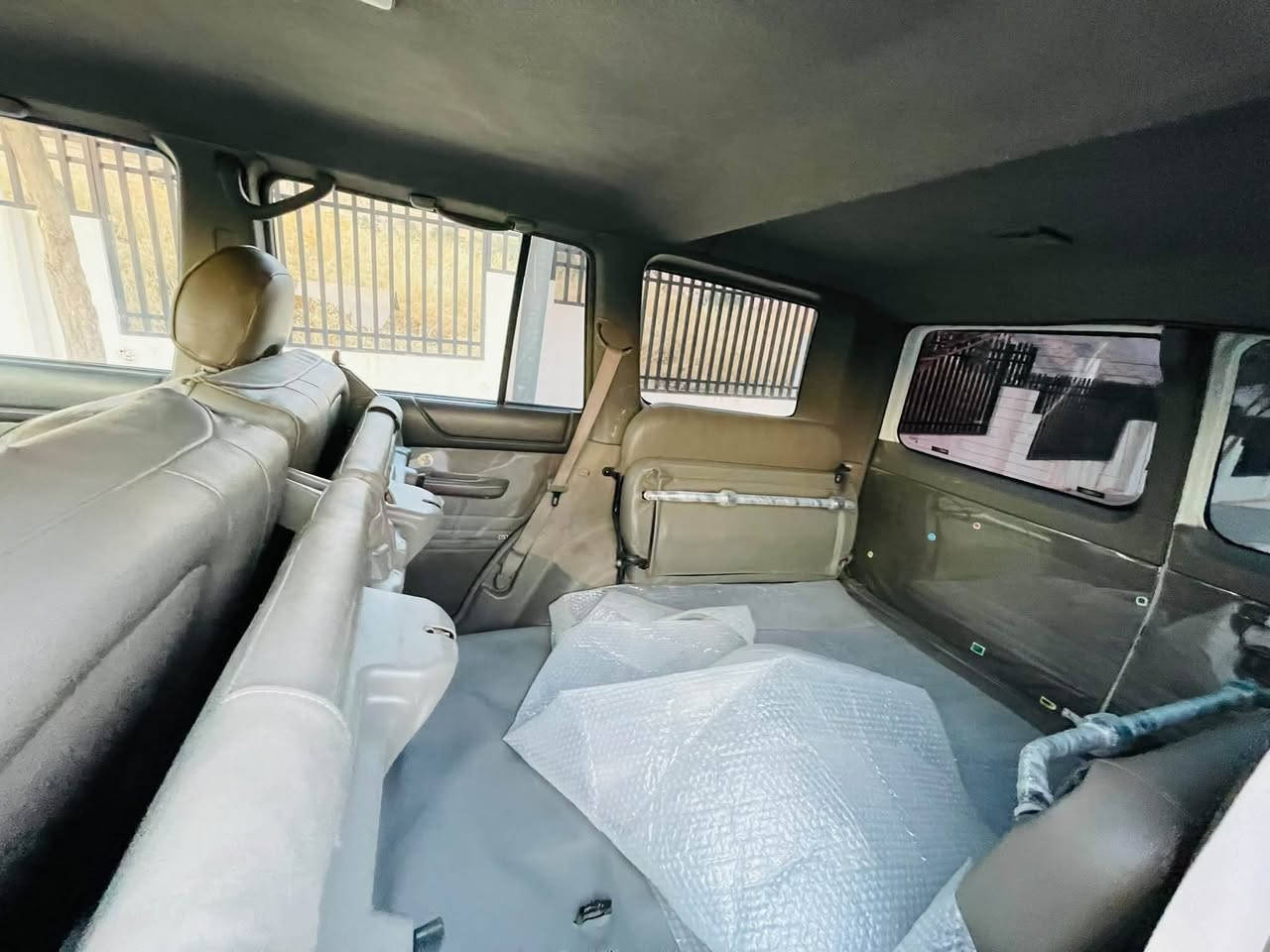 ماشاءالله لە ماڵی هەموو لایەک نیسان پاترۆڵ NISSAN PATROL
مۆدێل/2002 ناوبۆر رقم اصولی تحویل عسڵ نمونە نمونە 

بۆیاخ / یەک پەڵە بۆیاخی هەیە لە وێنەکە دیاری کراوە 

 گێڕو مەکینەی نەکراوەتەوە  هەموو گیانی دەقی بیلادی 

کم/269,000  هەزار ڕۆشتووە کوشنو بەرگە دەرگای بیلادی 

سەنەوی تاوکو 2031 تازەیە بەناوی خۆمەوەیە 

-تایەی -پاتری -ڕۆن -مەرج-هەمووی تازەیە 

تەقیوی نیە هەموو گیانی بەشەرت دەقی بیلادی 

سعر /پەیوەندی بکەن 

***********

نص مكتوب في الصور:
- 2002
- vv