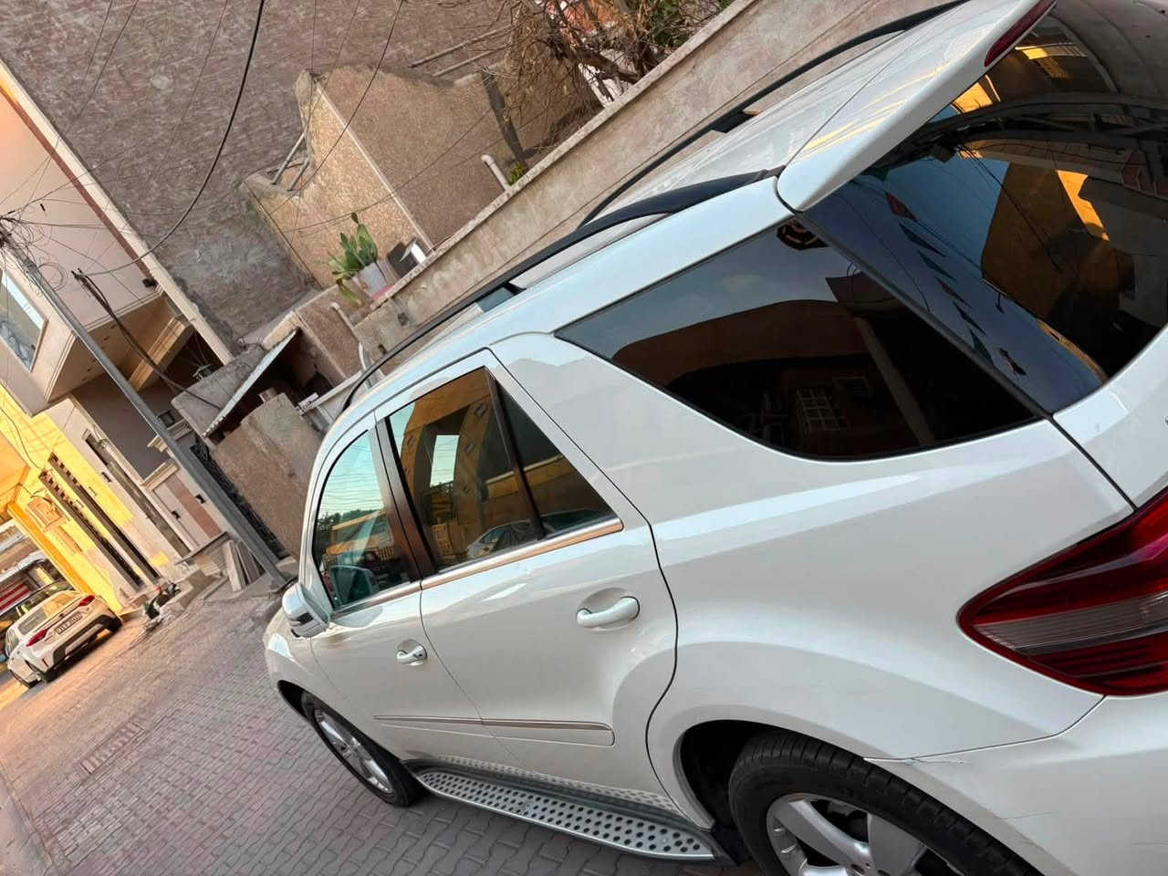 مرسيدس ML350
4Maticموديل 2011 وارد امريكي 
مكينة مكفولة 
كير مكفول 
تبريد حدادية مكفولة
رقم بغداد 
موصفات شاشة كاميرة خلفية 
شاشة اعطال سلايد رووف صندوك كهرباء 
كشنات كهرباء جلد تبريد قطع 2
تحكمات ستيرن كهرباء حجم مكينه 6سلندر 3500
المرغوب مري شفط وبعد بيه مواصفات تخم تايرات جدد
 بيع جاملغ ثنين  اثر طخات مكان سيارة بغداد 
استفسار ***********
السعر 136 وبيه مجال
