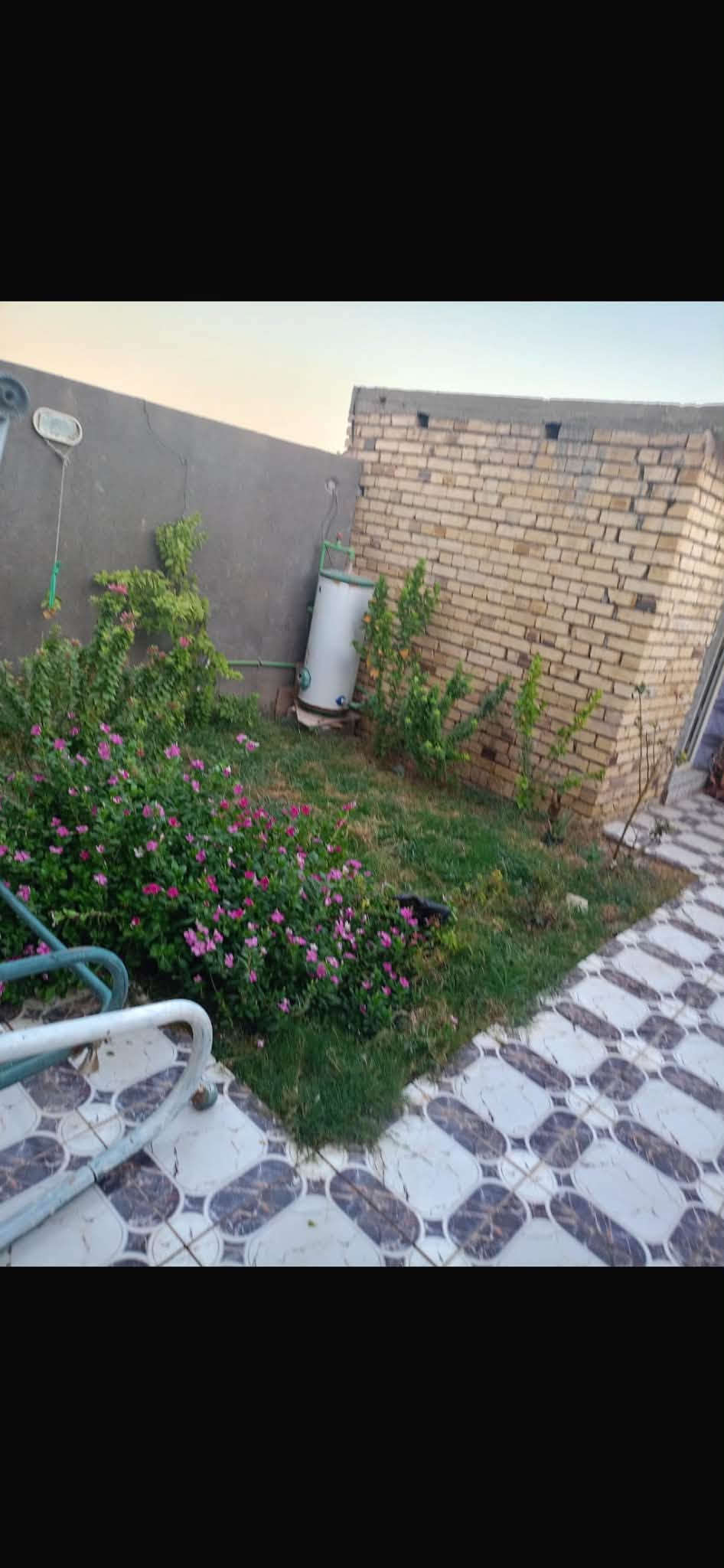 🏡 دار البيع زراعي 

📐 المساحة: 325م² 

🏠 بناء حديث سنه 2023

✨ تفاصيل العقار:
• 
• غرفتين وصاله و مطبخ حار و بارد واستقبال و صحيات داخليه وخارجيه

📍 الموقع: مقابيل محطه السرور – قرب بيت حجي  
   حمود 

📞 للاستفسار ومعاينة العقار:
***********

🏢 زورونا في مكتب ( العاصمة للعقار)
📍 العنوان: بداية شارع مستشفى الشطرة العام

نص مكتوب في الصور:
- Infinix ZERO X PRO
